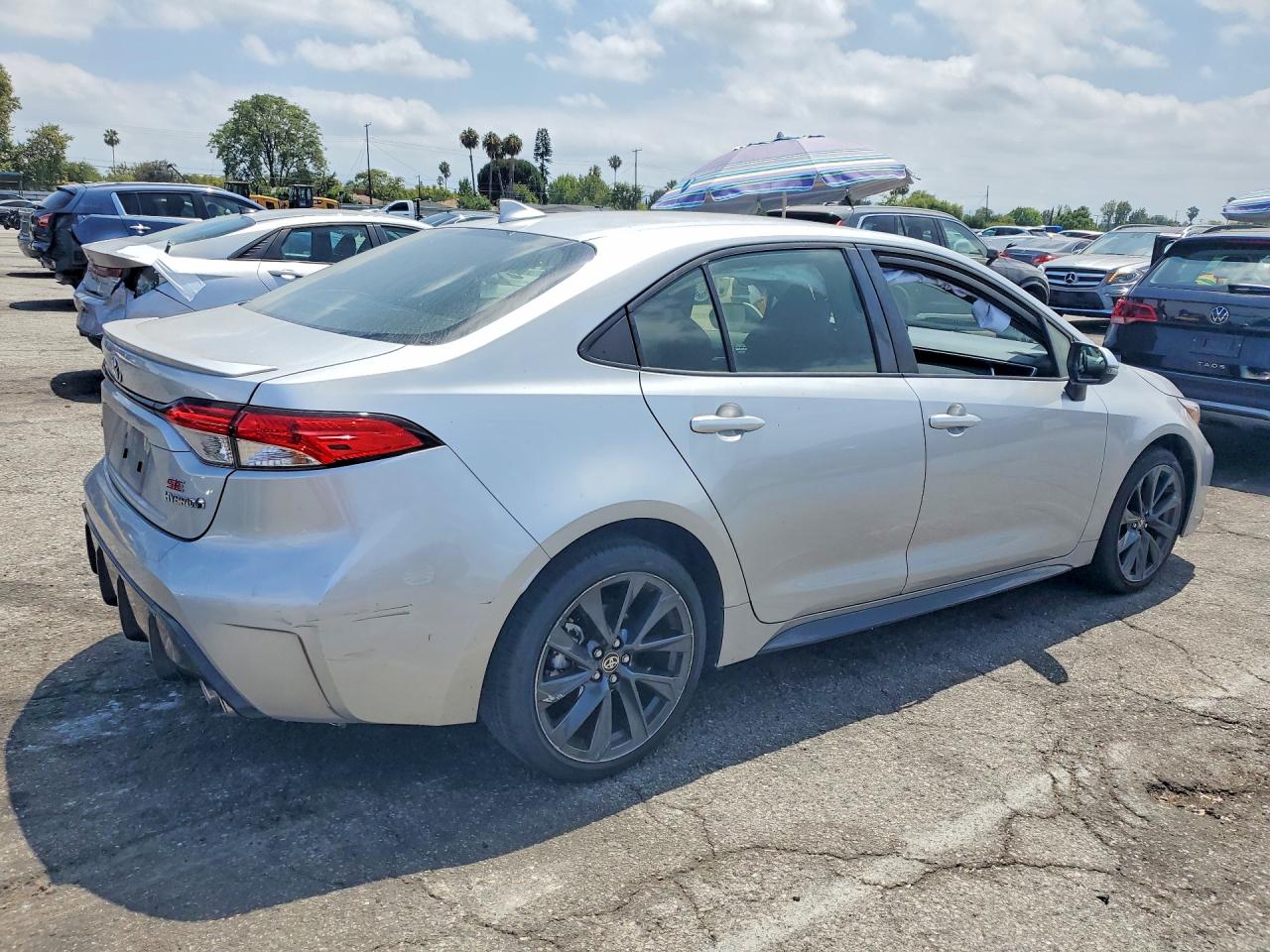 2024 Toyota Corolla Hybrid Se Silver vin: JTDBCMFE1R3067440