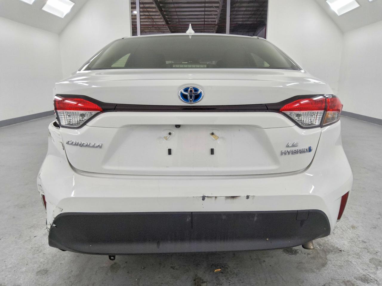2023 Toyota Corolla Hybrid Le White vin: JTDBCMFE2P3002352