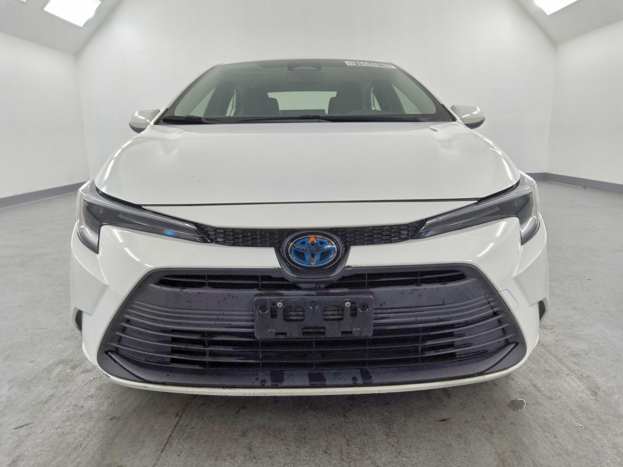 2023 Toyota Corolla Hybrid Le White vin: JTDBCMFE2P3002352