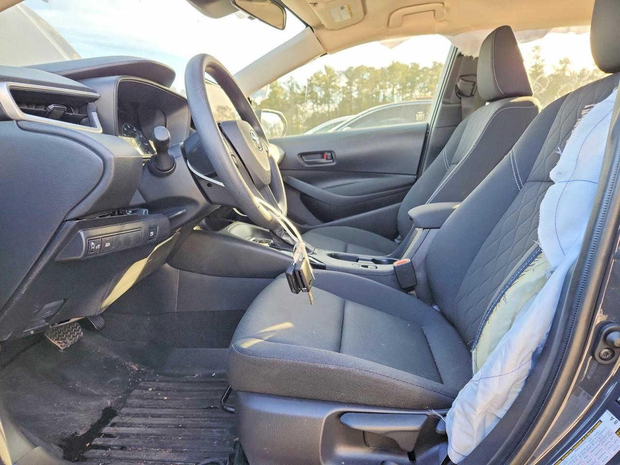 2025 Toyota Corolla Le Gray vin: JTDBCMFE2S3104291