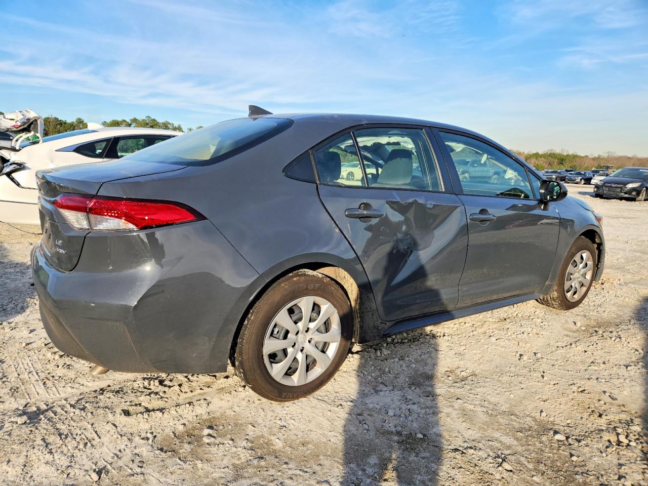 2025 Toyota Corolla Le Gray vin: JTDBCMFE2S3104291