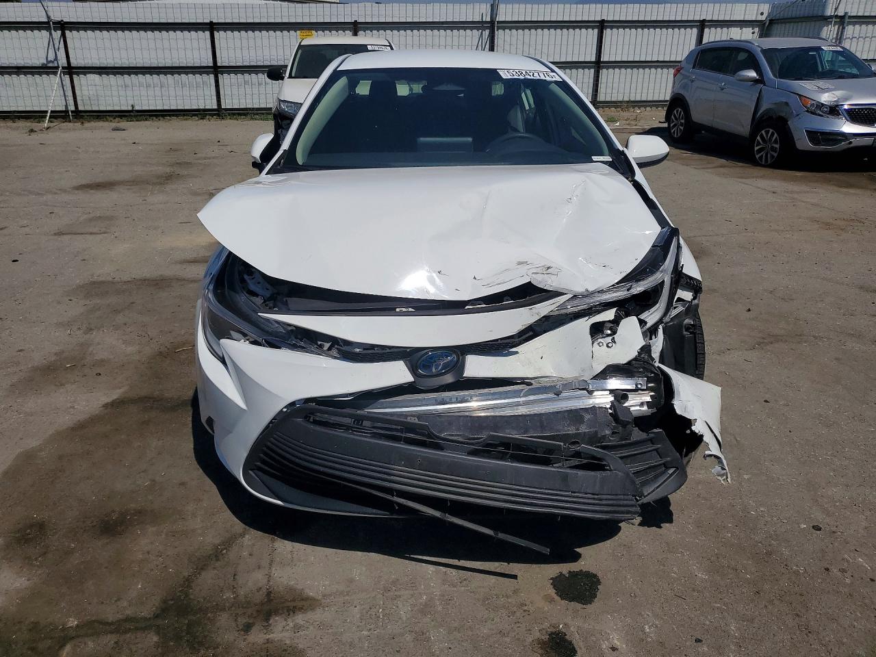 2025 Toyota Corolla Hybrid Le White vin: JTDBCMFE2SJ037817