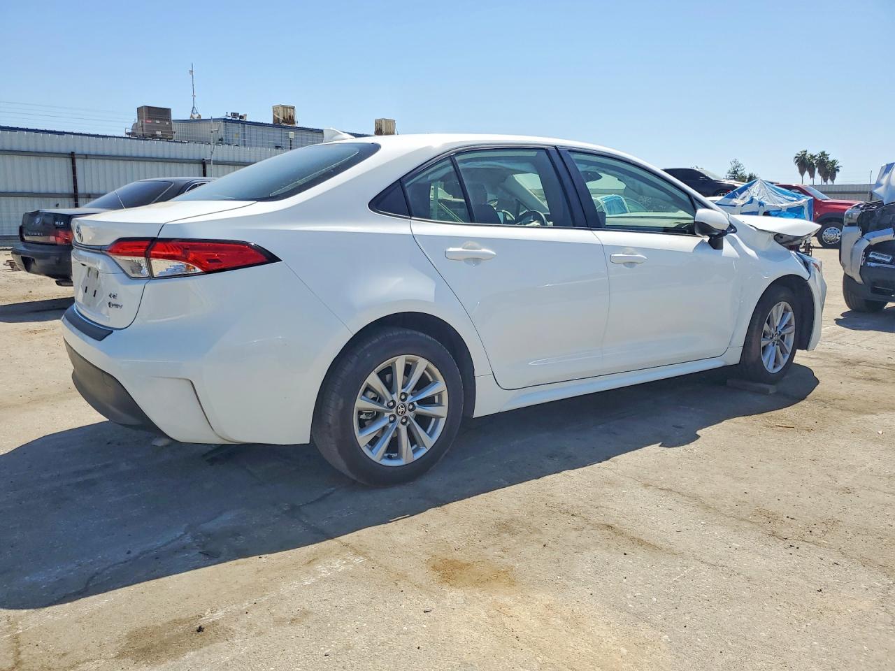 2025 Toyota Corolla Hybrid Le White vin: JTDBCMFE2SJ037817