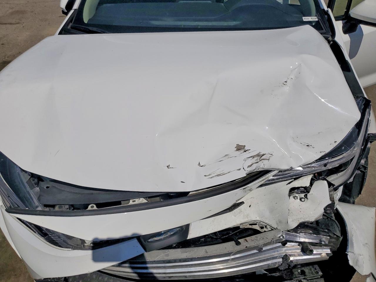 2025 Toyota Corolla Hybrid Le White vin: JTDBCMFE2SJ037817