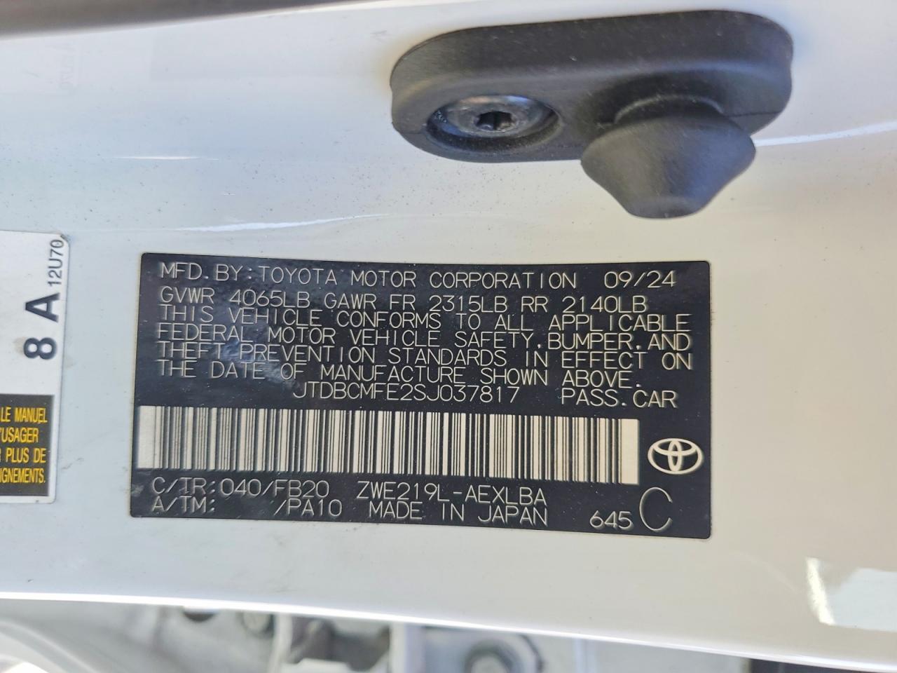 2025 Toyota Corolla Hybrid Le White vin: JTDBCMFE2SJ037817