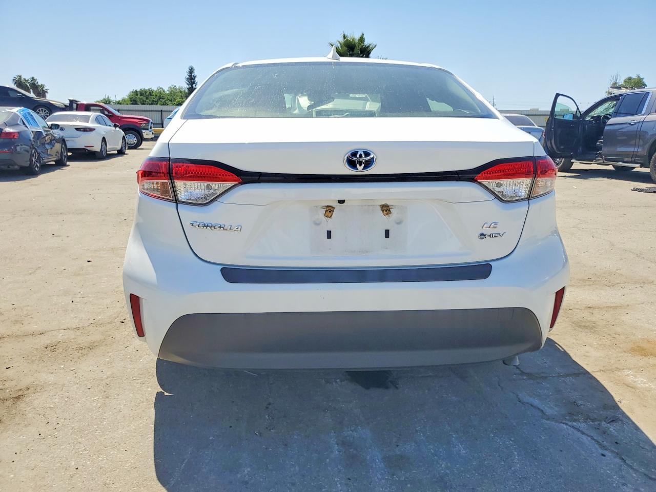 2025 Toyota Corolla Hybrid Le White vin: JTDBCMFE2SJ037817