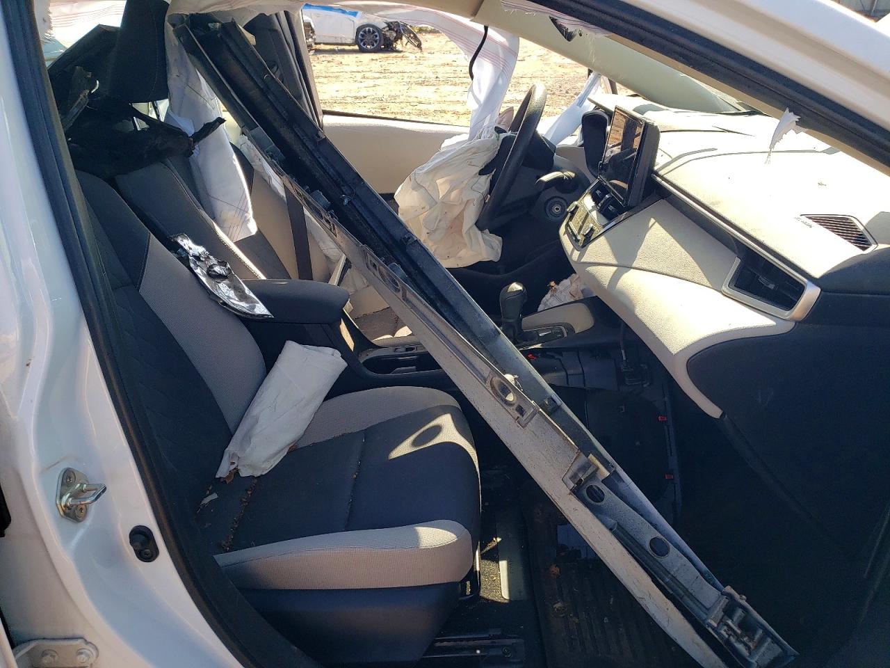 2024 Toyota Corolla Hybrid Le White vin: JTDBCMFE3R3048503