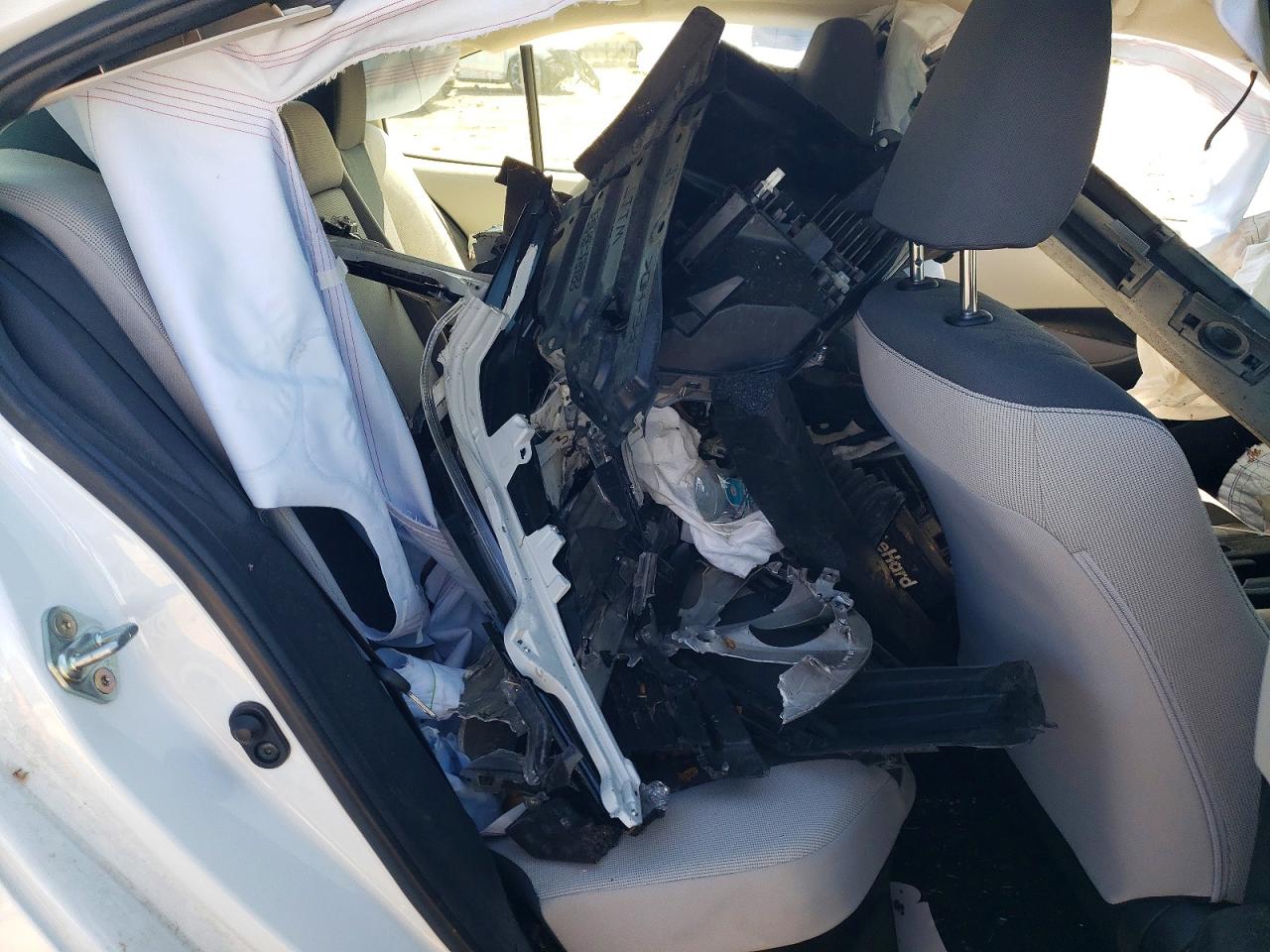 2024 Toyota Corolla Hybrid Le White vin: JTDBCMFE3R3048503