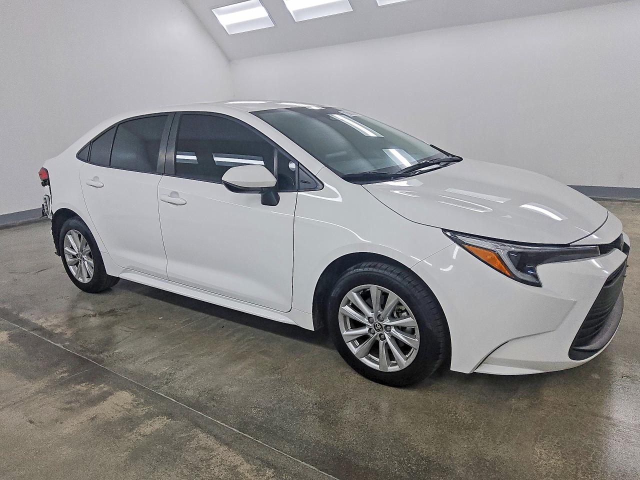 2024 Toyota Corolla Hybrid Le White vin: JTDBCMFE3R3062479