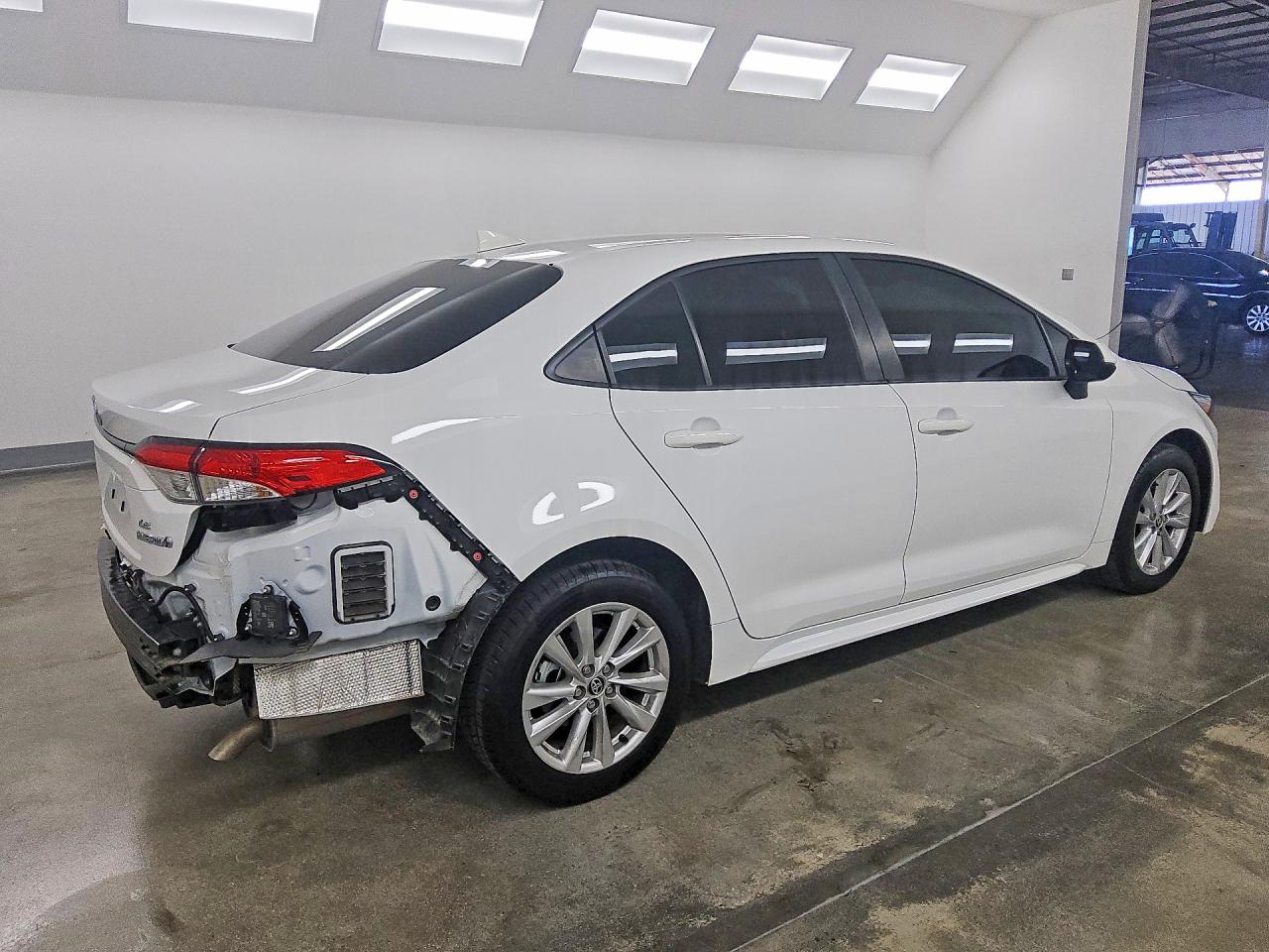 2024 Toyota Corolla Hybrid Le White vin: JTDBCMFE3R3062479