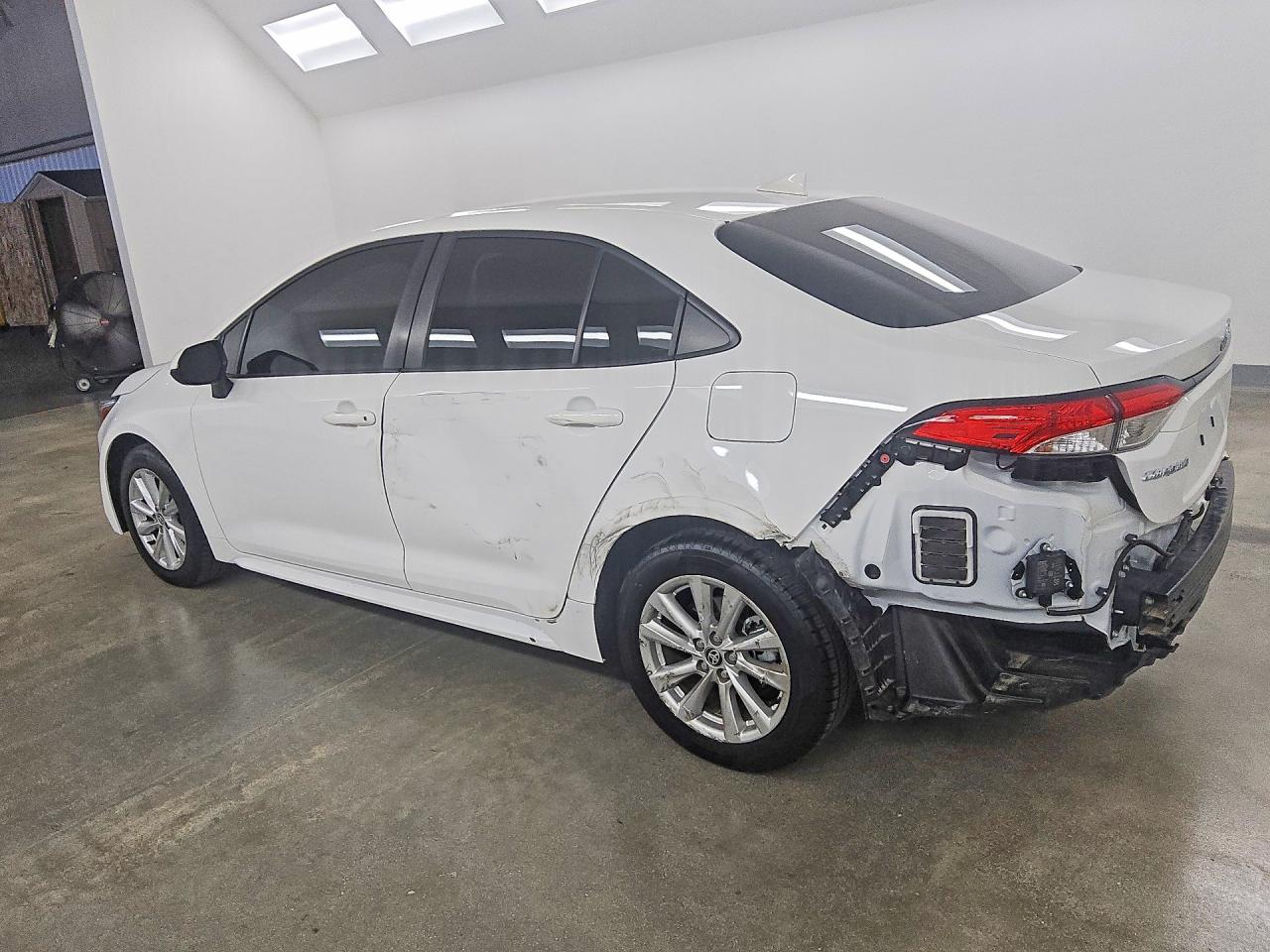 2024 Toyota Corolla Hybrid Le White vin: JTDBCMFE3R3062479