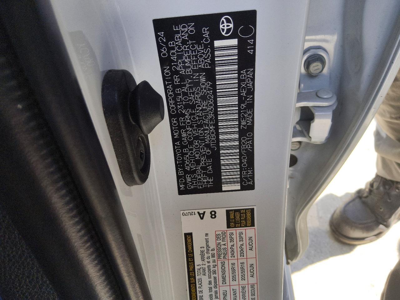 2024 Toyota Corolla Hybrid Le White vin: JTDBCMFE3R3062479