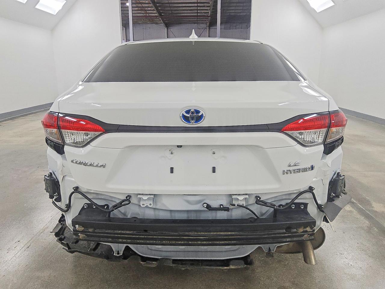 2024 Toyota Corolla Hybrid Le White vin: JTDBCMFE3R3062479