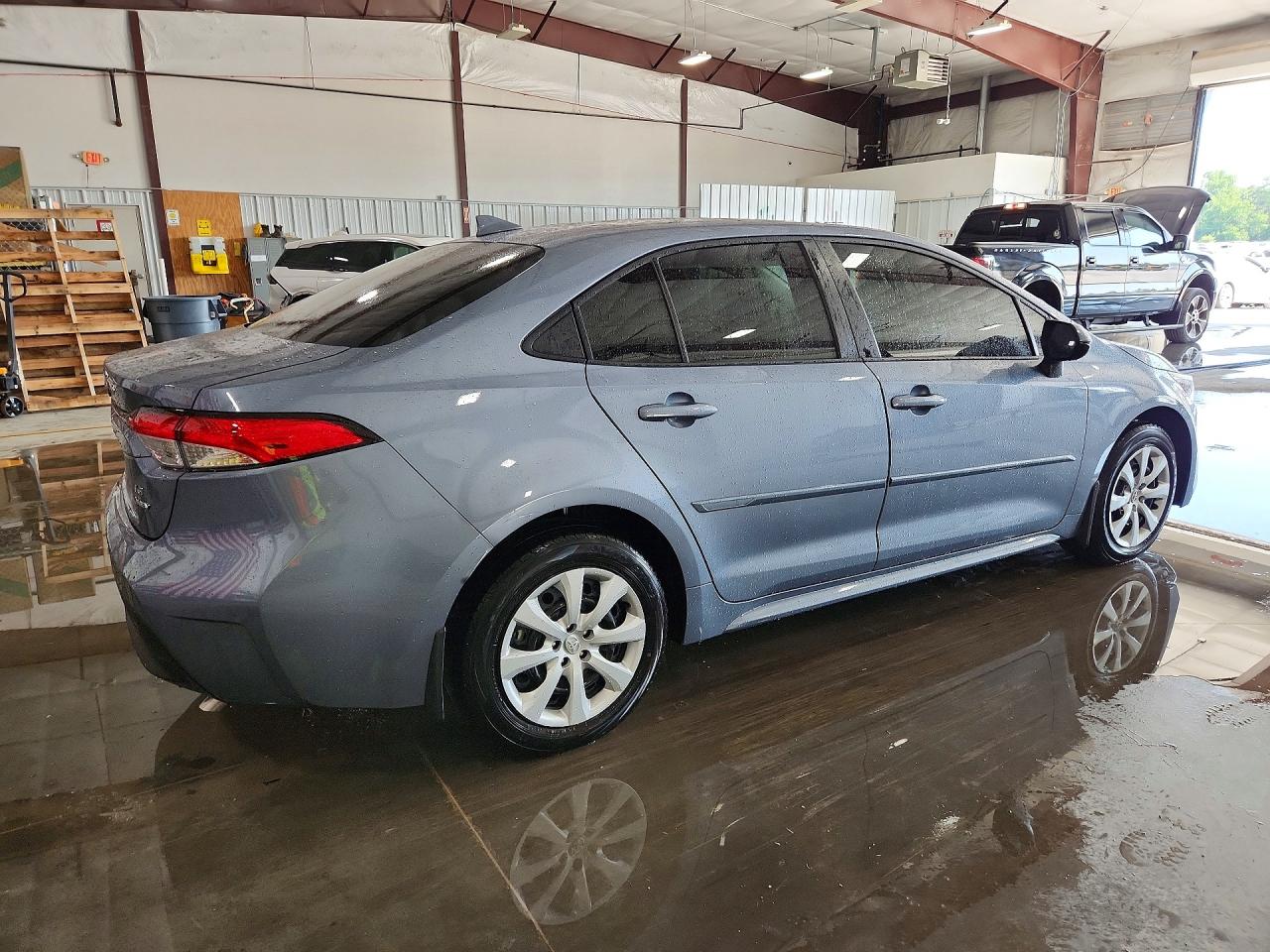 2025 Toyota Corolla Hybrid Le Blue vin: JTDBCMFE3S3105613