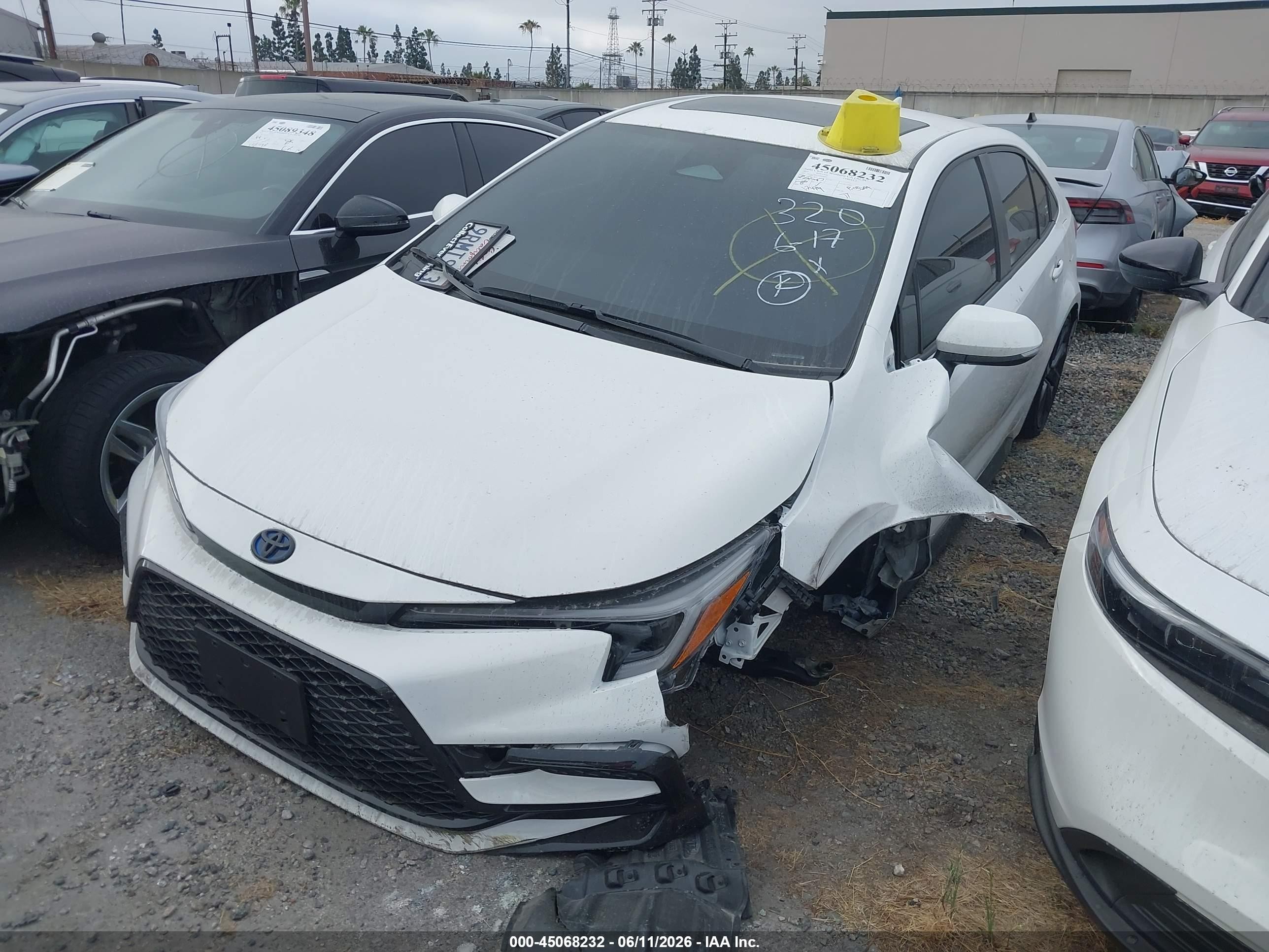 2025 Toyota Corolla Hybrid Se White vin: JTDBCMFE3SJ040967