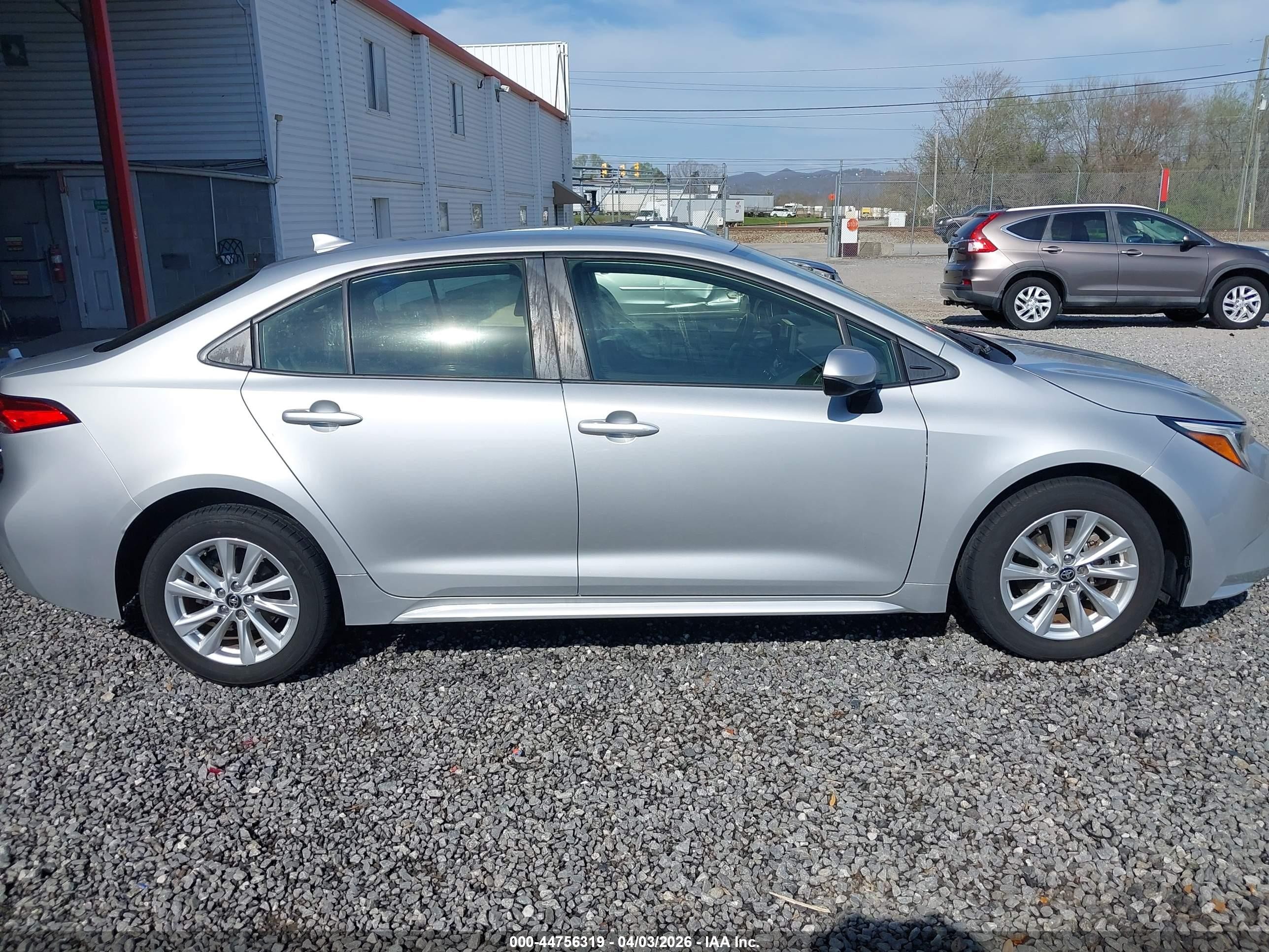 2023 Toyota Corolla Hybrid Le Silver vin: JTDBCMFE4P3010193
