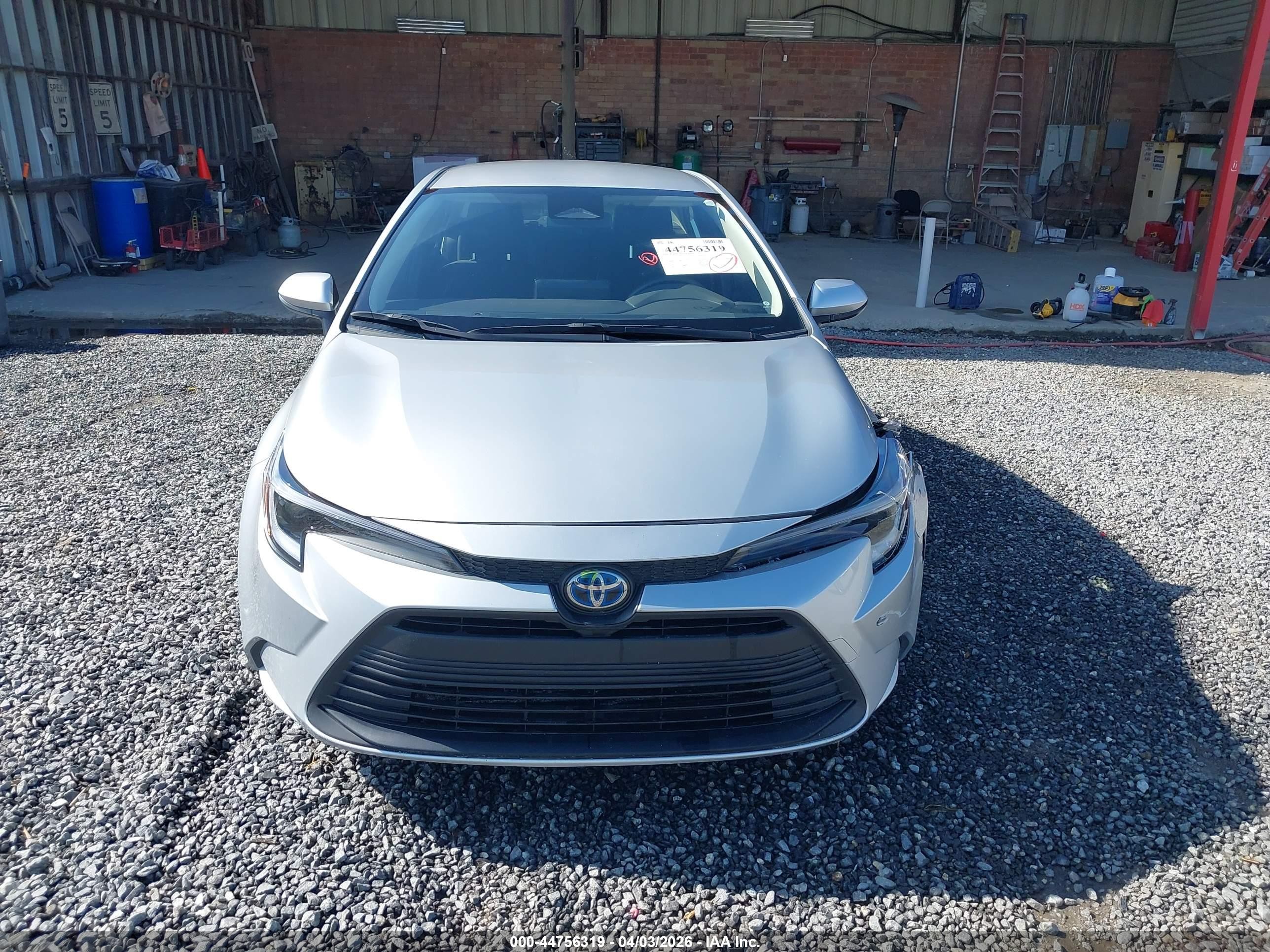 2023 Toyota Corolla Hybrid Le Silver vin: JTDBCMFE4P3010193
