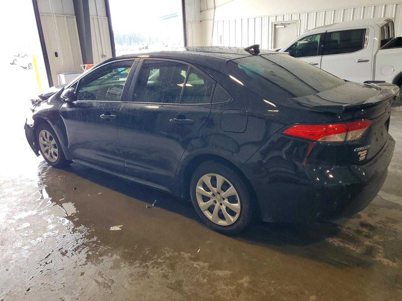 2025 Toyota Corolla Hybrid Le Black vin: JTDBCMFE4S3072136