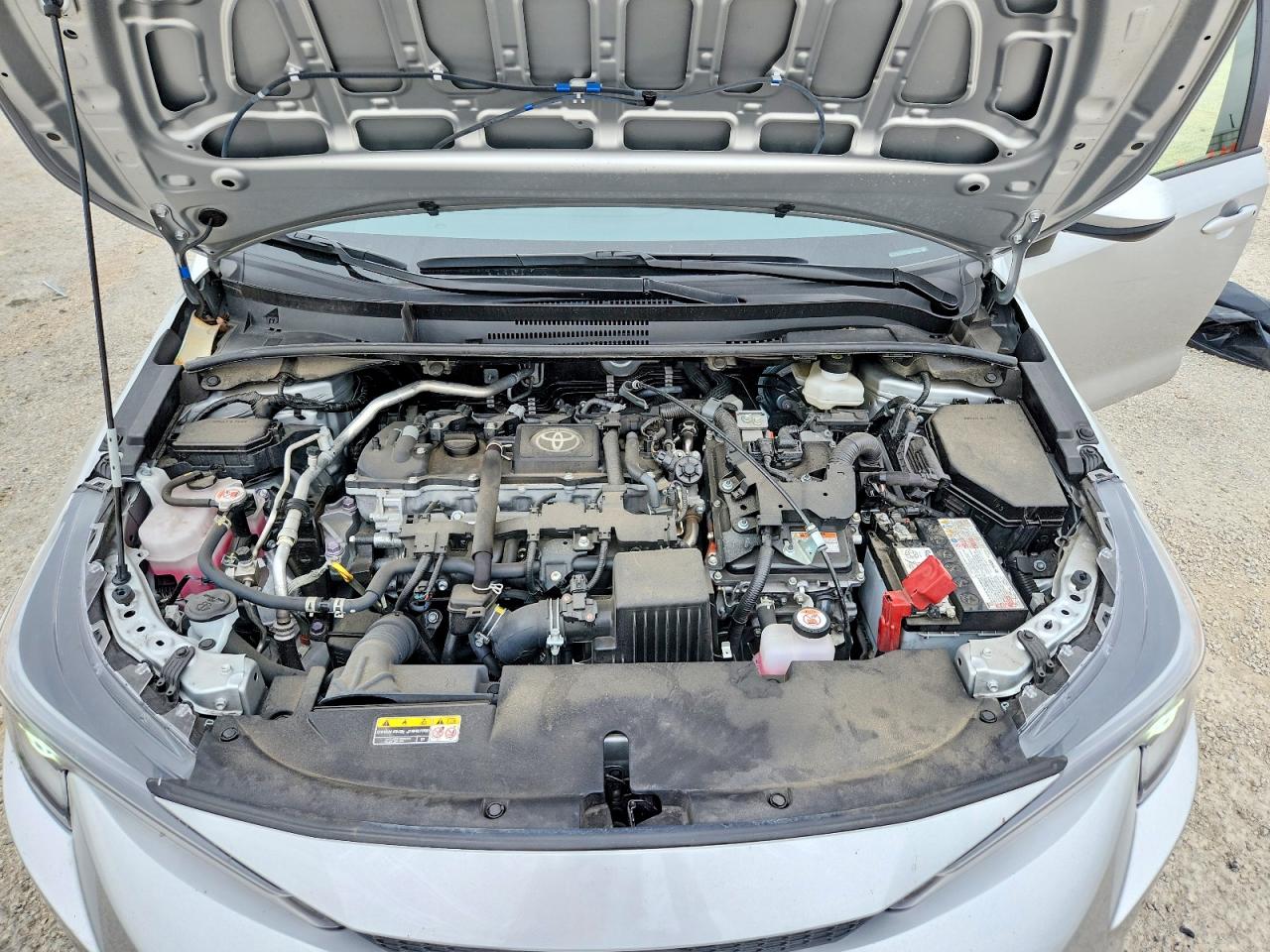 2025 Toyota Corolla Hybrid Le Silver vin: JTDBCMFE4S3075442