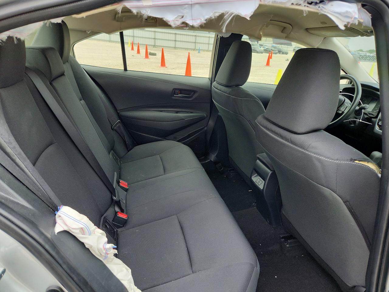 2025 Toyota Corolla Hybrid Le Silver vin: JTDBCMFE4S3075442