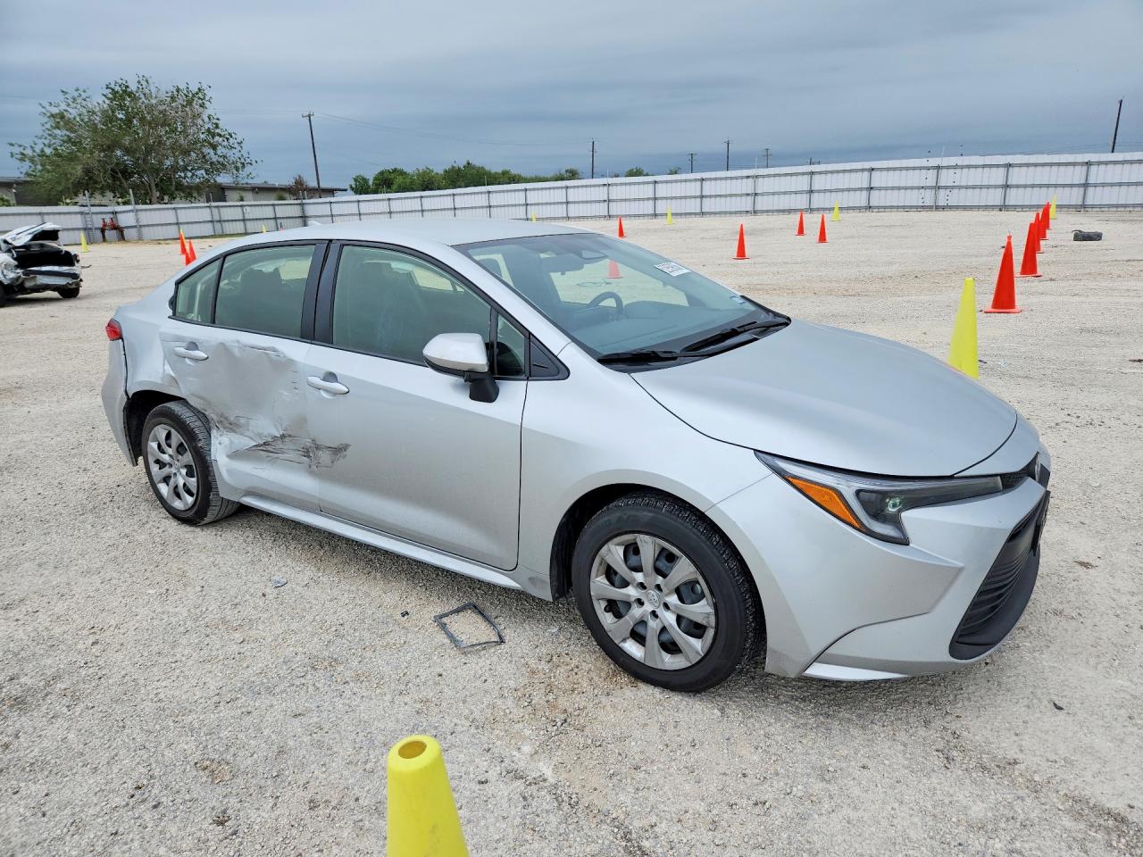 2025 Toyota Corolla Hybrid Le Silver vin: JTDBCMFE4S3075442