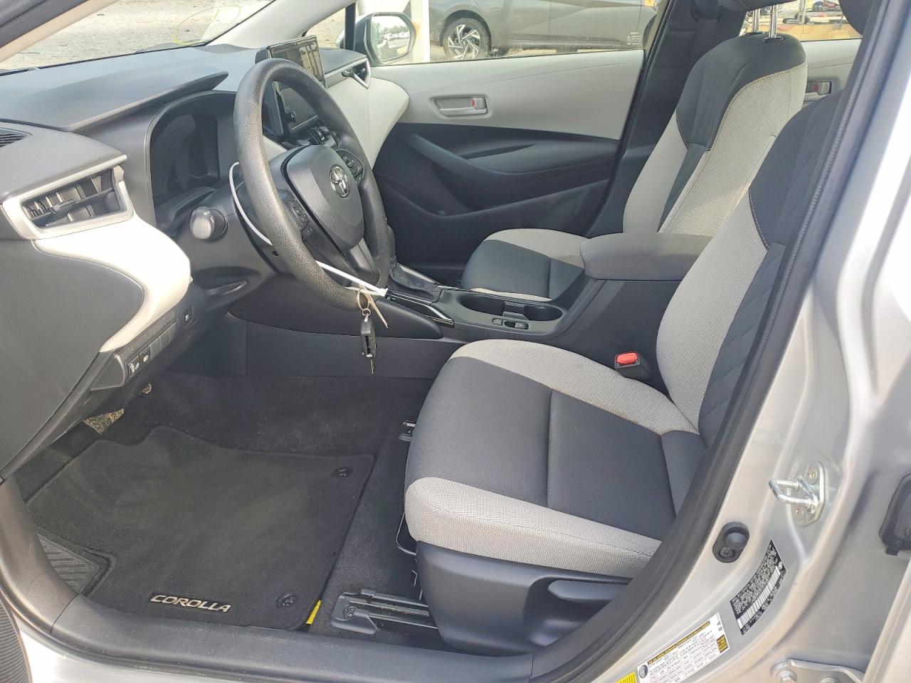 2026 Toyota Corolla Hybrid Le Silver vin: JTDBCMFE5T3137061