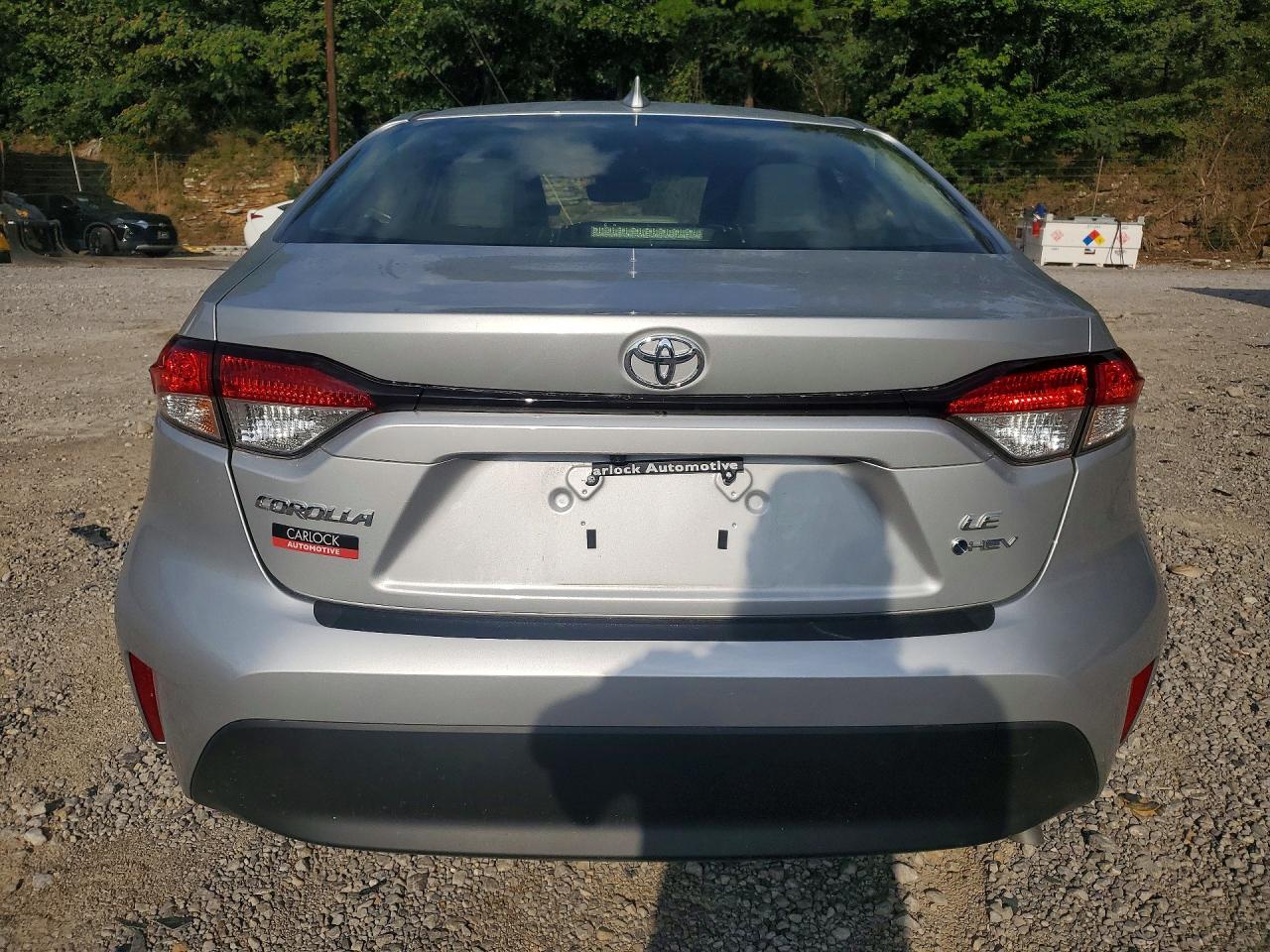 2026 Toyota Corolla Hybrid Le Silver vin: JTDBCMFE5T3137061