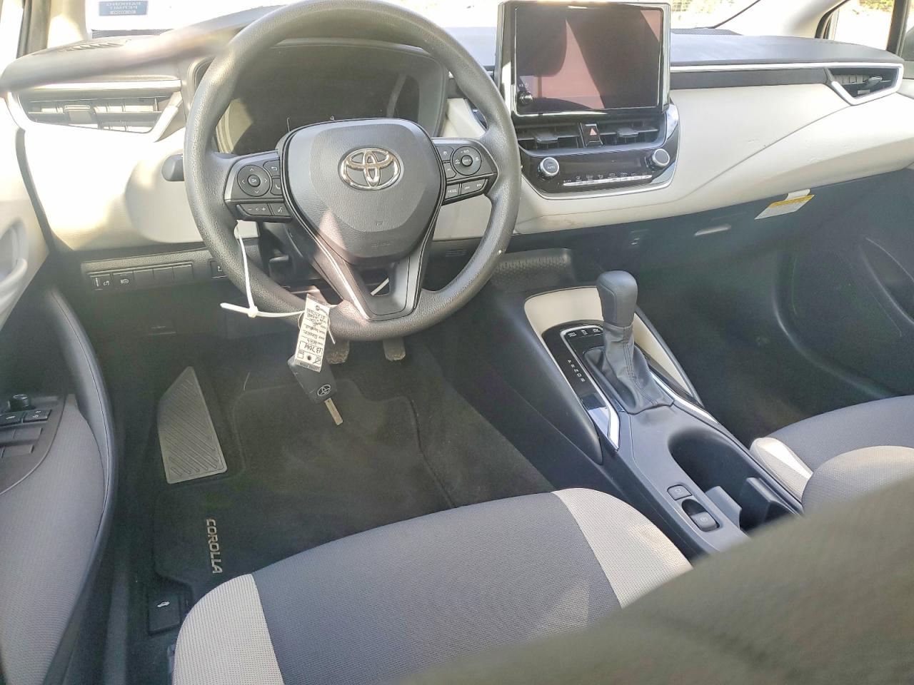 2026 Toyota Corolla Hybrid Le Silver vin: JTDBCMFE5T3137061