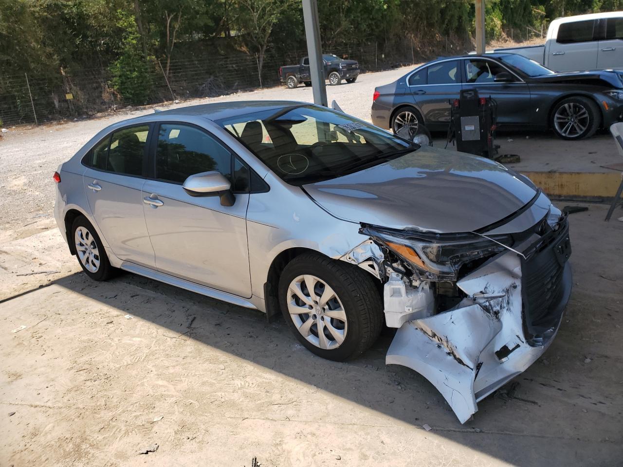 2026 Toyota Corolla Hybrid Le Silver vin: JTDBCMFE5T3137061 Damage: Right Head Lamp, Broken, Replacement Required