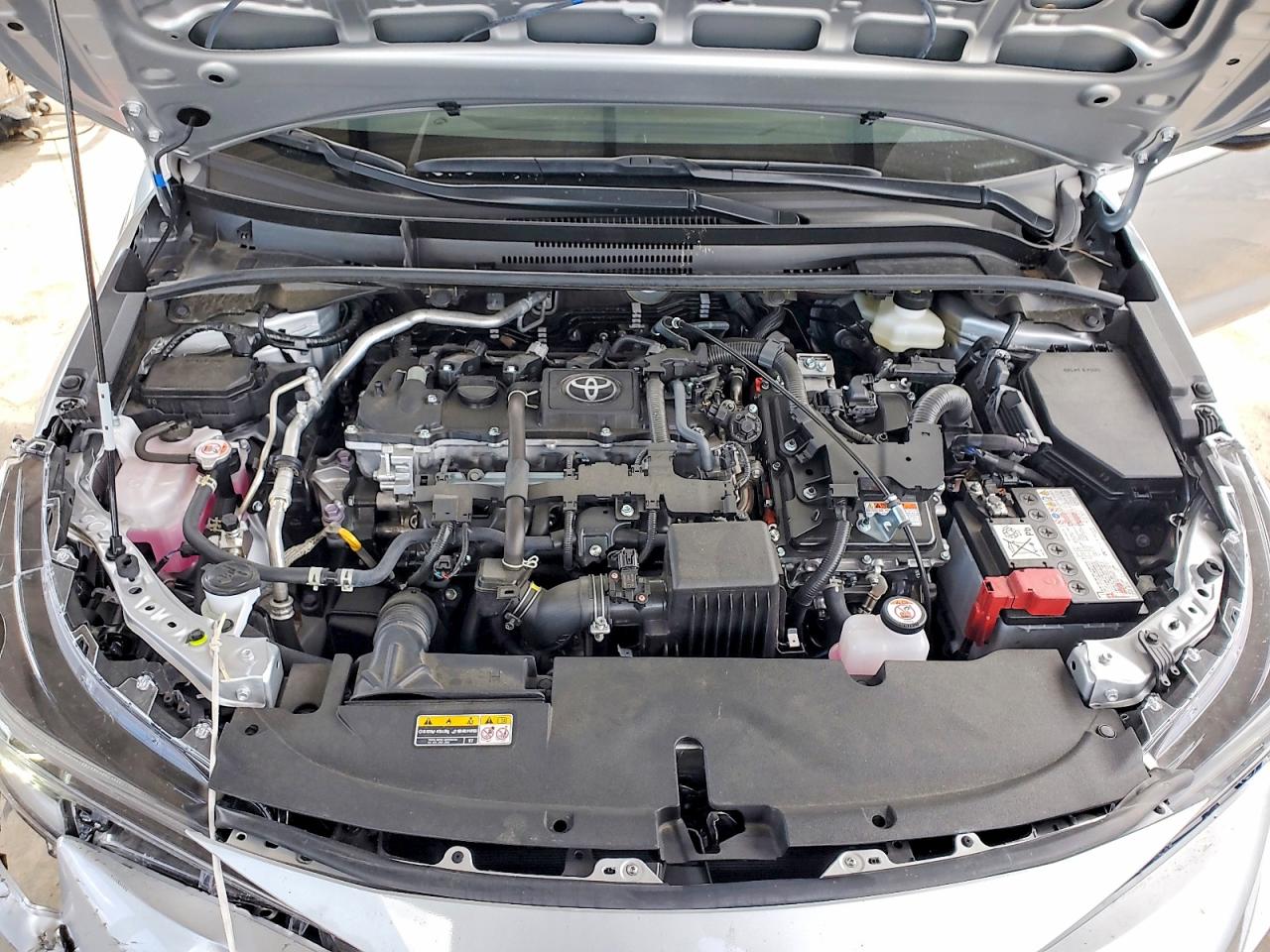 2026 Toyota Corolla Hybrid Le Silver vin: JTDBCMFE5T3137061