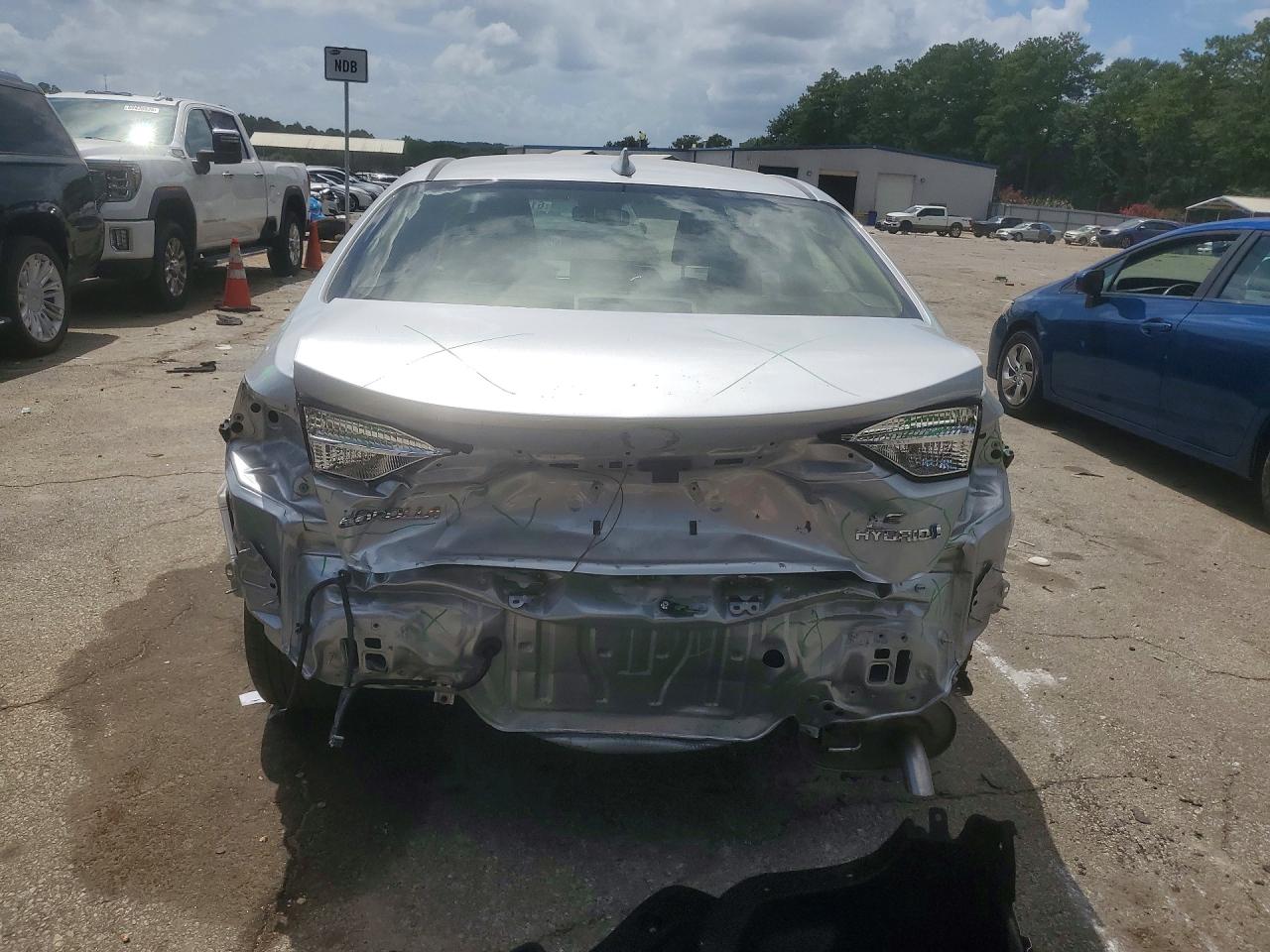 2024 Toyota Corolla Hybrid Le Silver vin: JTDBCMFE6R3030545