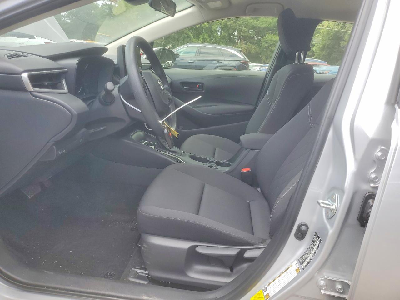 2024 Toyota Corolla Hybrid Le Silver vin: JTDBCMFE6R3030545