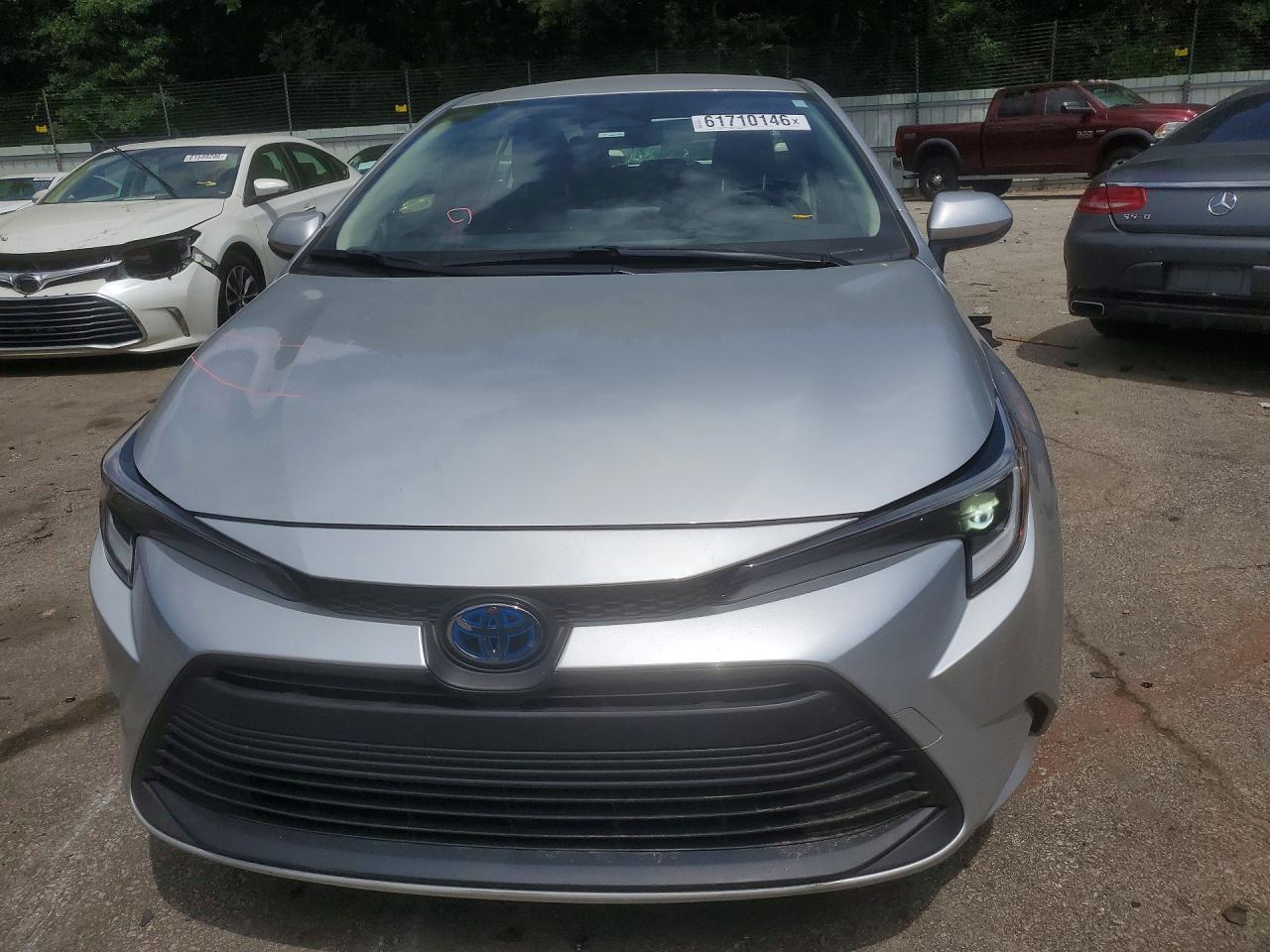2024 Toyota Corolla Hybrid Le Silver vin: JTDBCMFE6R3030545