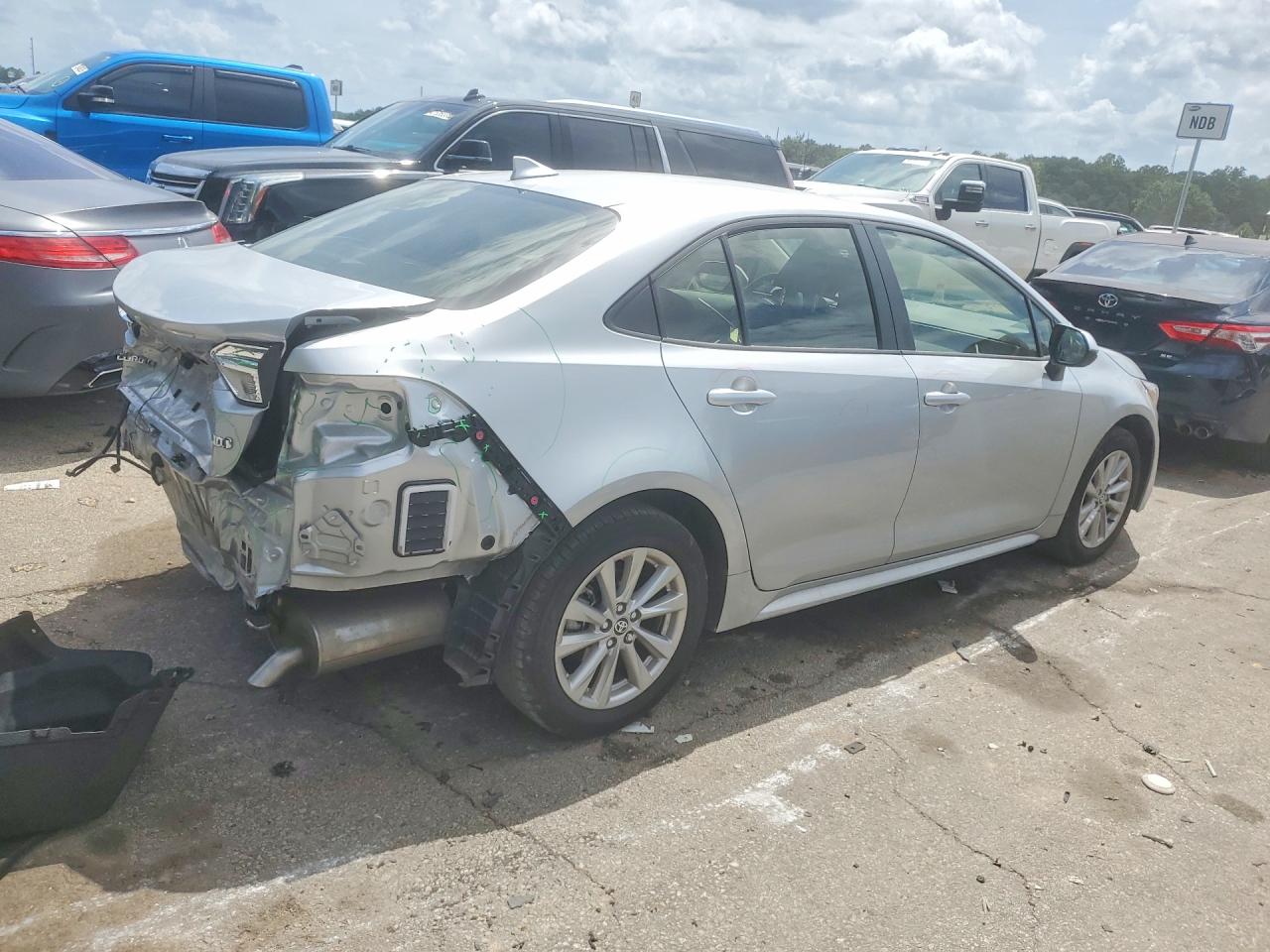 2024 Toyota Corolla Hybrid Le Silver vin: JTDBCMFE6R3030545