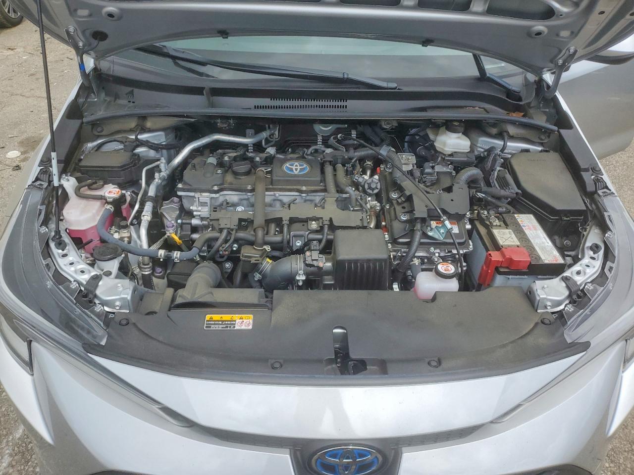 2024 Toyota Corolla Hybrid Le Silver vin: JTDBCMFE6R3030545