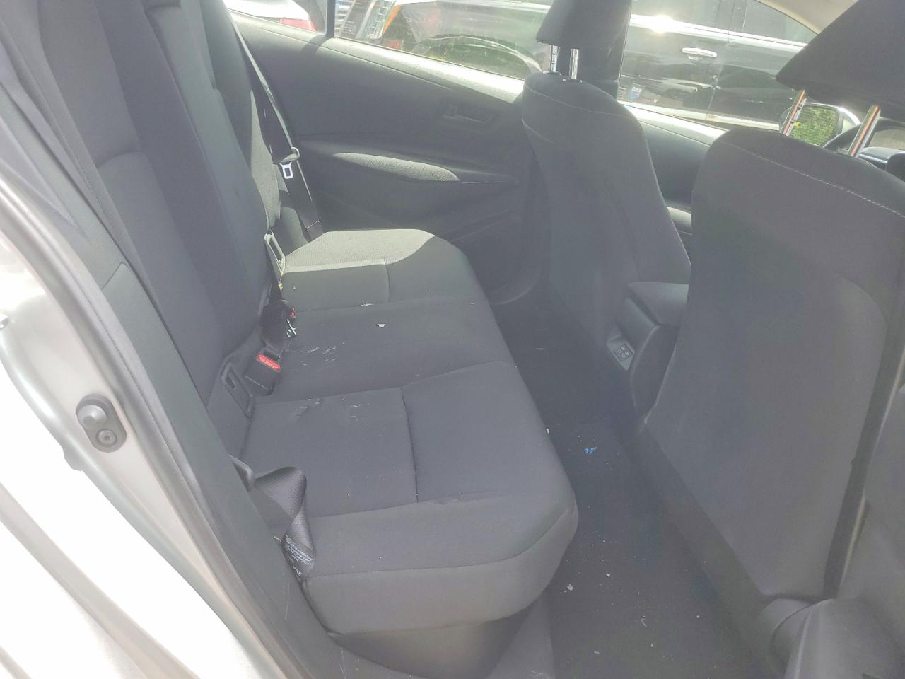 2024 Toyota Corolla Hybrid Le Silver vin: JTDBCMFE6R3030545