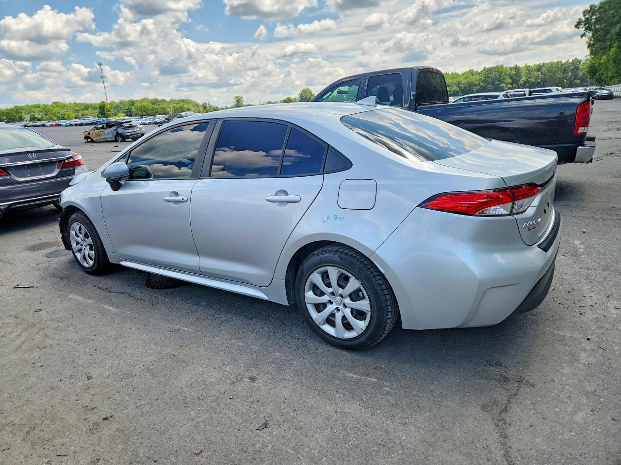 2024 Toyota Corolla Hybrid Le Silver vin: JTDBCMFE6R3051976