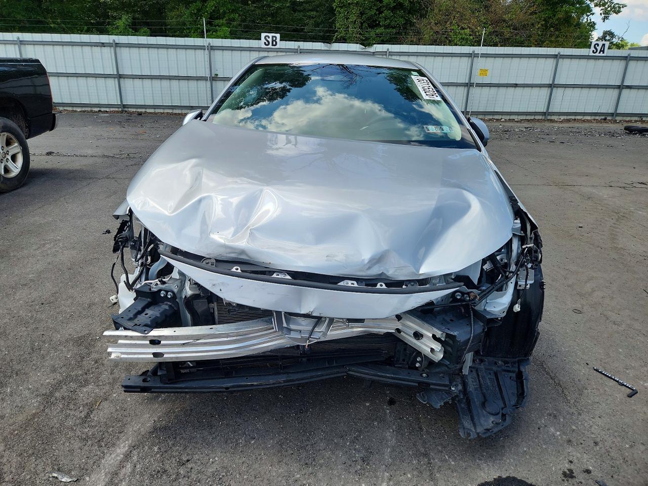 2024 Toyota Corolla Hybrid Le Silver vin: JTDBCMFE6R3051976