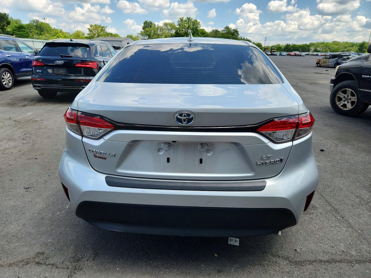 2024 Toyota Corolla Hybrid Le Silver vin: JTDBCMFE6R3051976