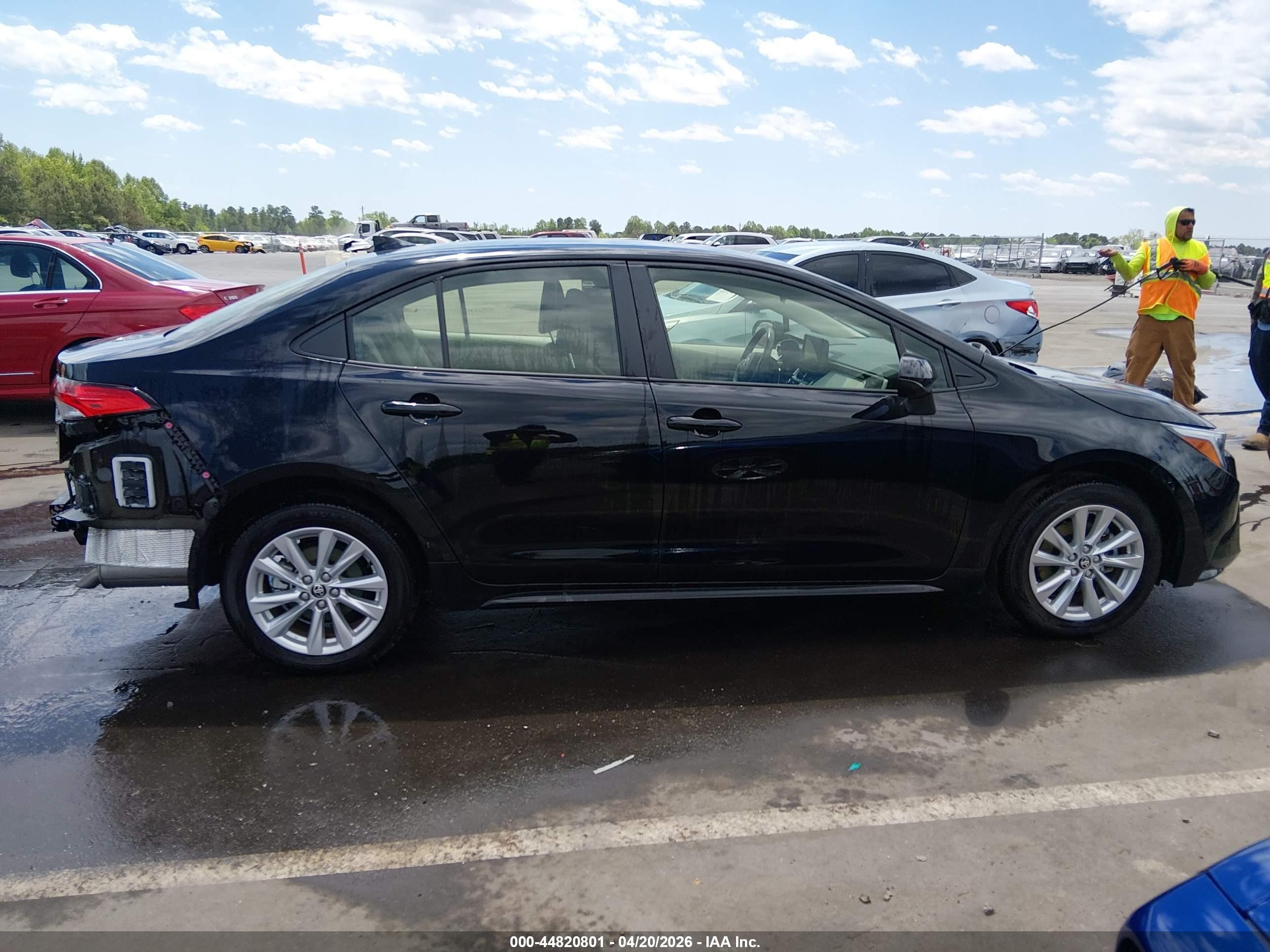 2025 Toyota Corolla Hybrid Le Black vin: JTDBCMFE6SJ042955