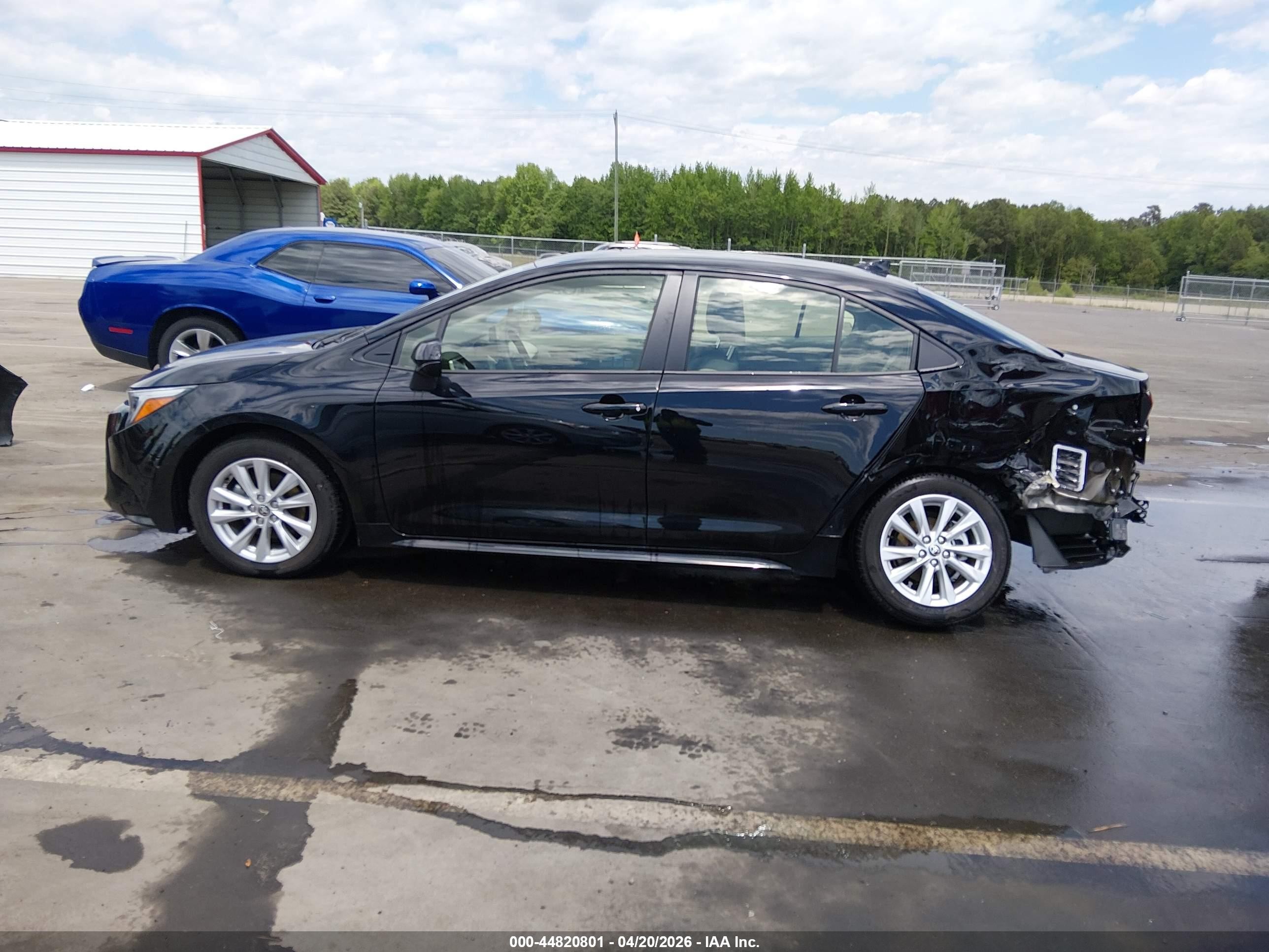 2025 Toyota Corolla Hybrid Le Black vin: JTDBCMFE6SJ042955