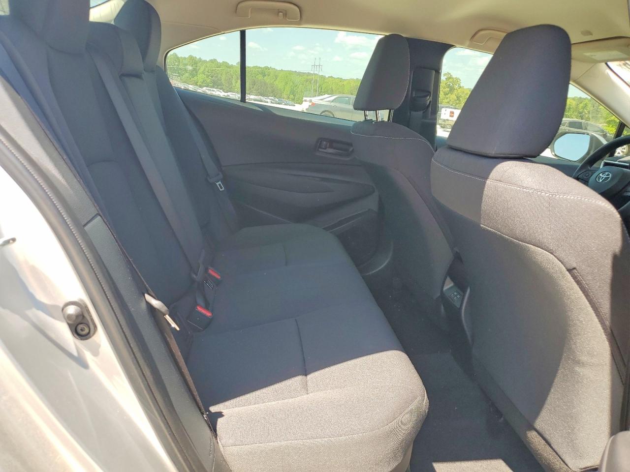 2024 Toyota Corolla Hybrid Le Silver vin: JTDBCMFE7RJ035135