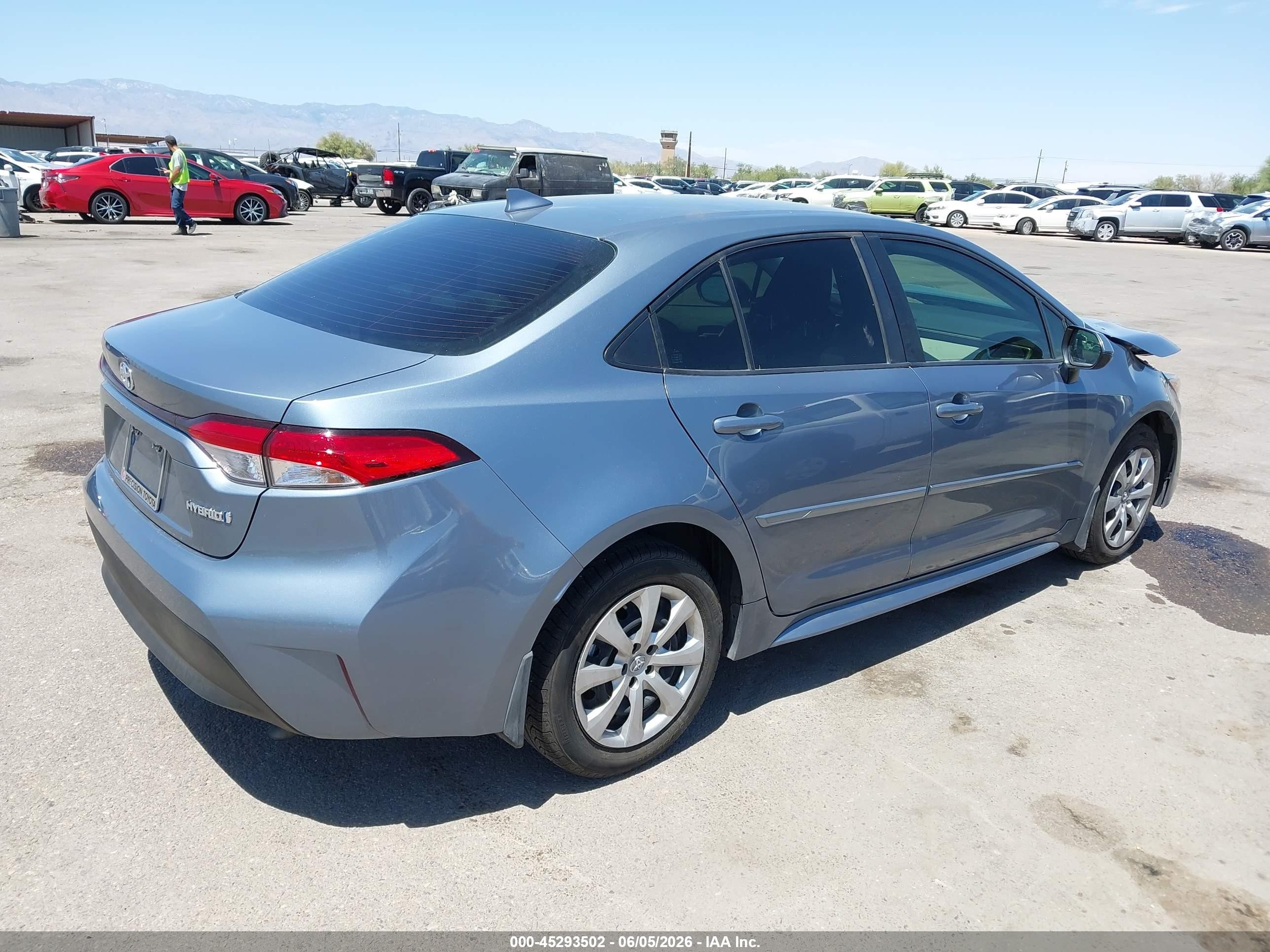 2023 Toyota Corolla Hybrid Le Синий vin: JTDBCMFE8P3012013