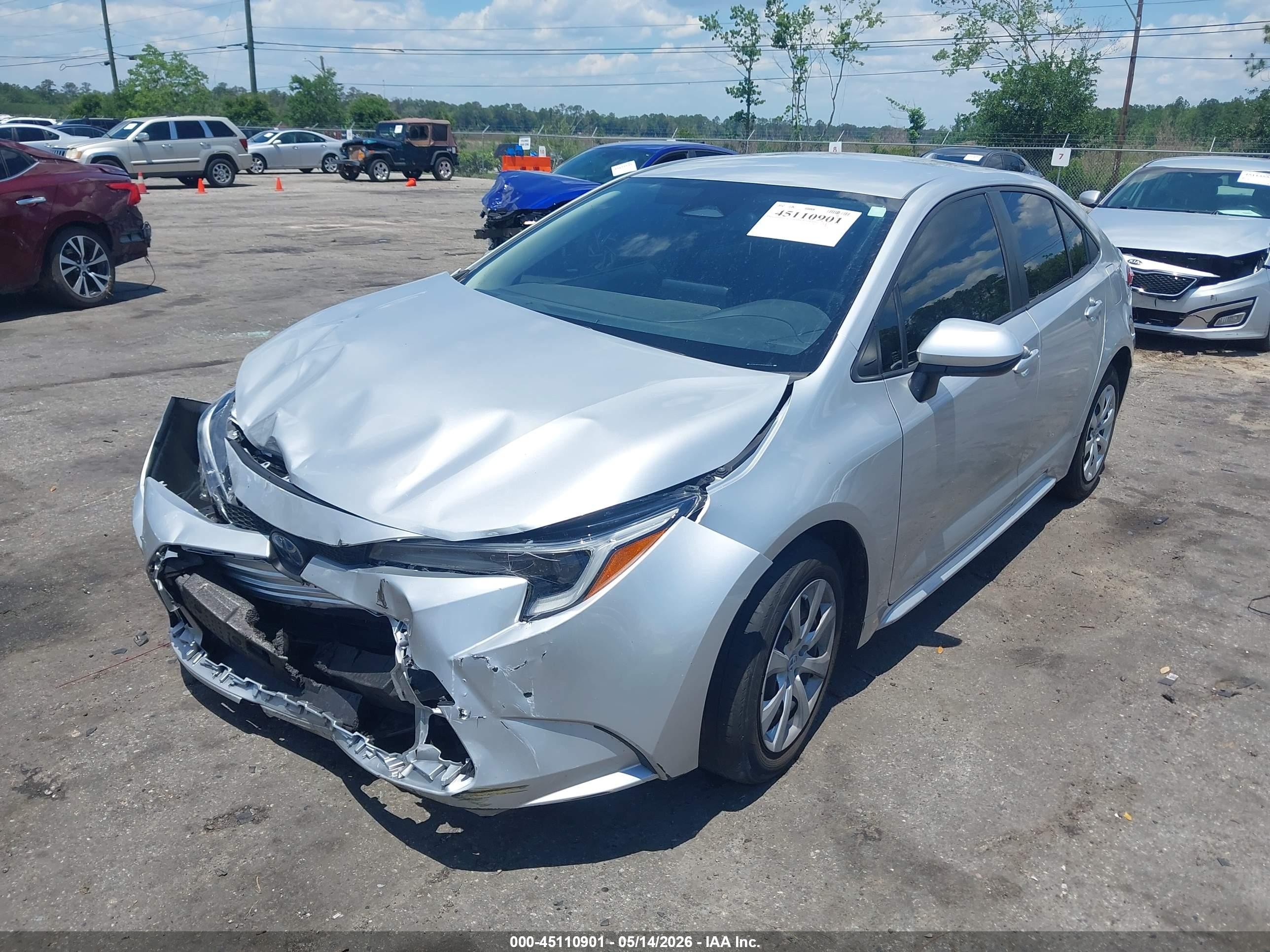 2024 Toyota Corolla Hybrid Le Silver vin: JTDBCMFE9R3046710