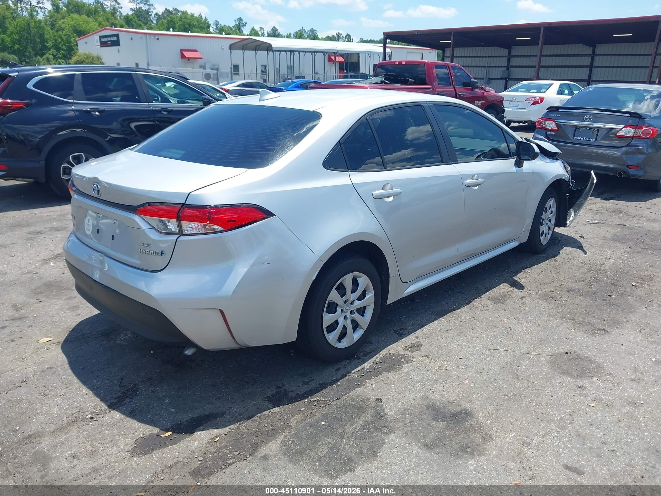 2024 Toyota Corolla Hybrid Le Silver vin: JTDBCMFE9R3046710