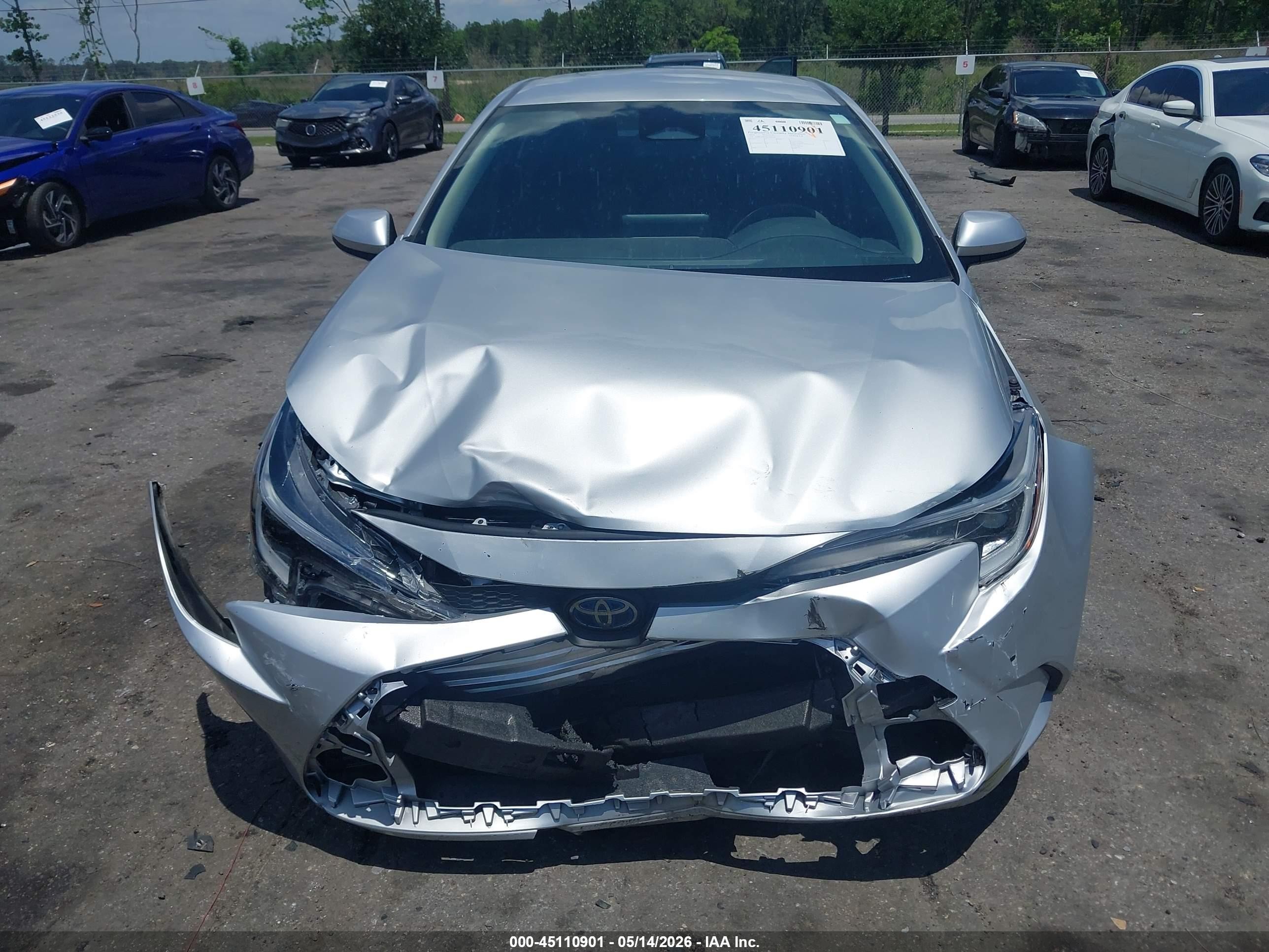 2024 Toyota Corolla Hybrid Le Silver vin: JTDBCMFE9R3046710