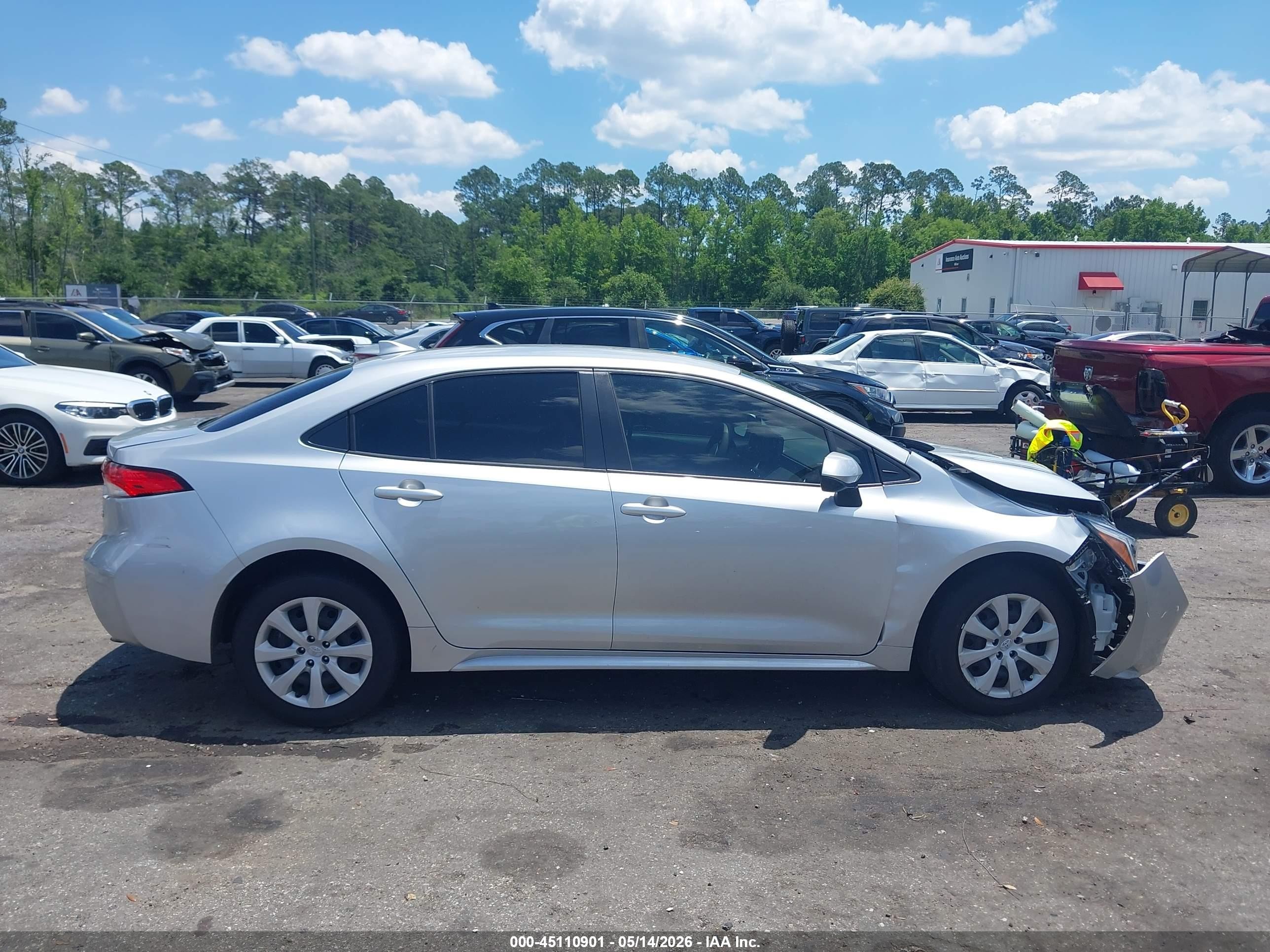 2024 Toyota Corolla Hybrid Le Silver vin: JTDBCMFE9R3046710