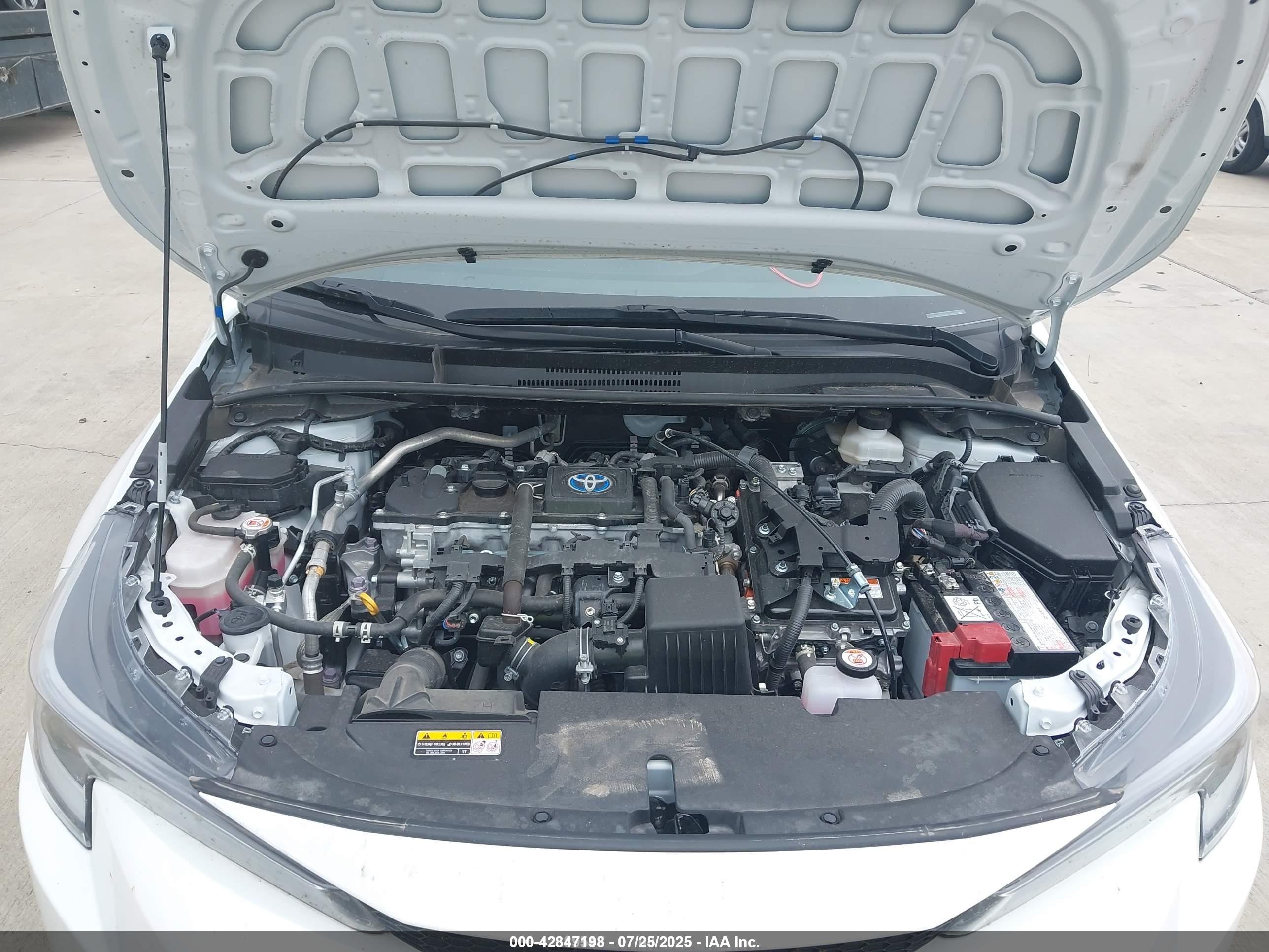 2024 Toyota Corolla Hybrid Le White vin: JTDBCMFEXR3054850
