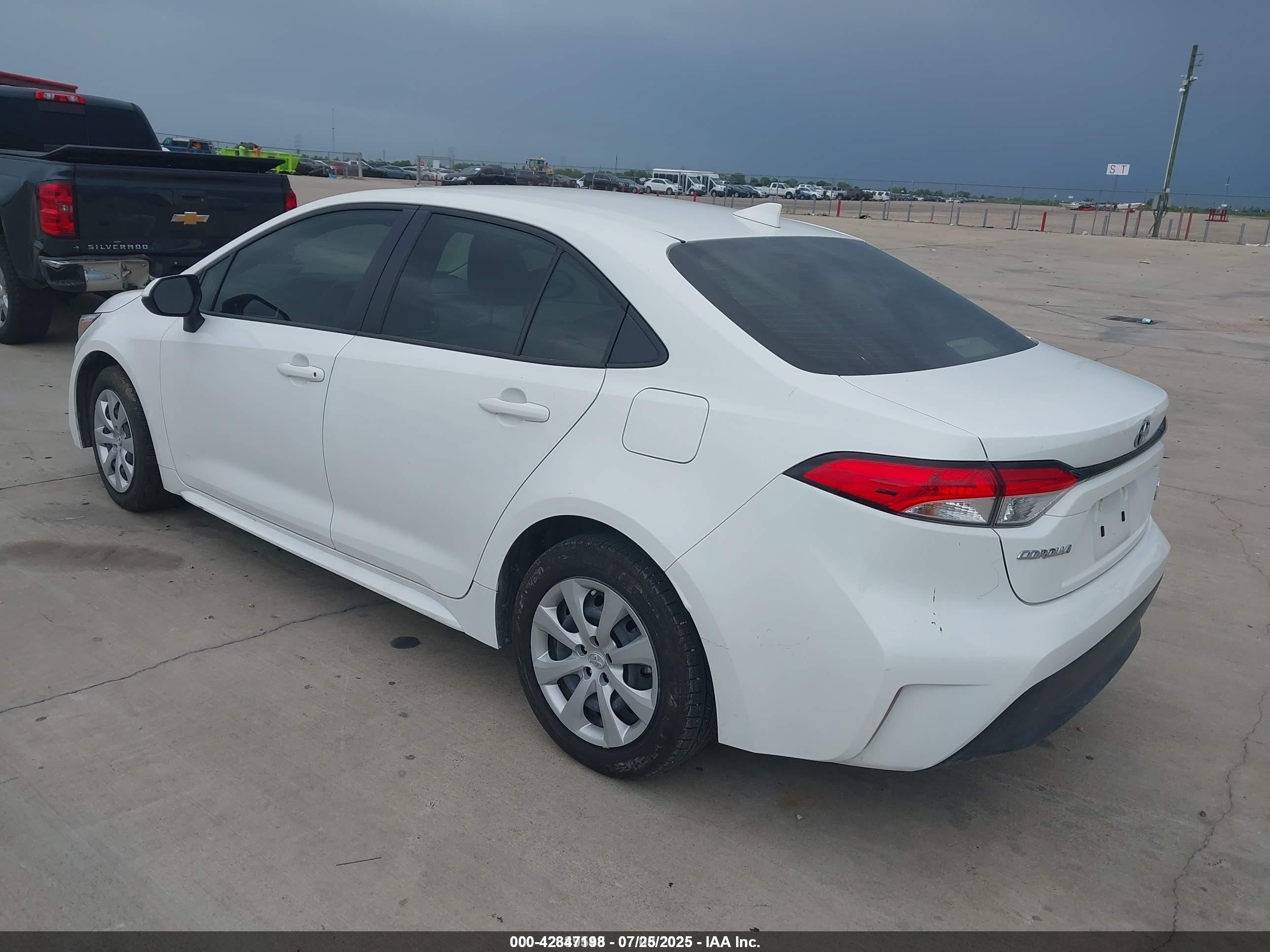 2024 Toyota Corolla Hybrid Le White vin: JTDBCMFEXR3054850