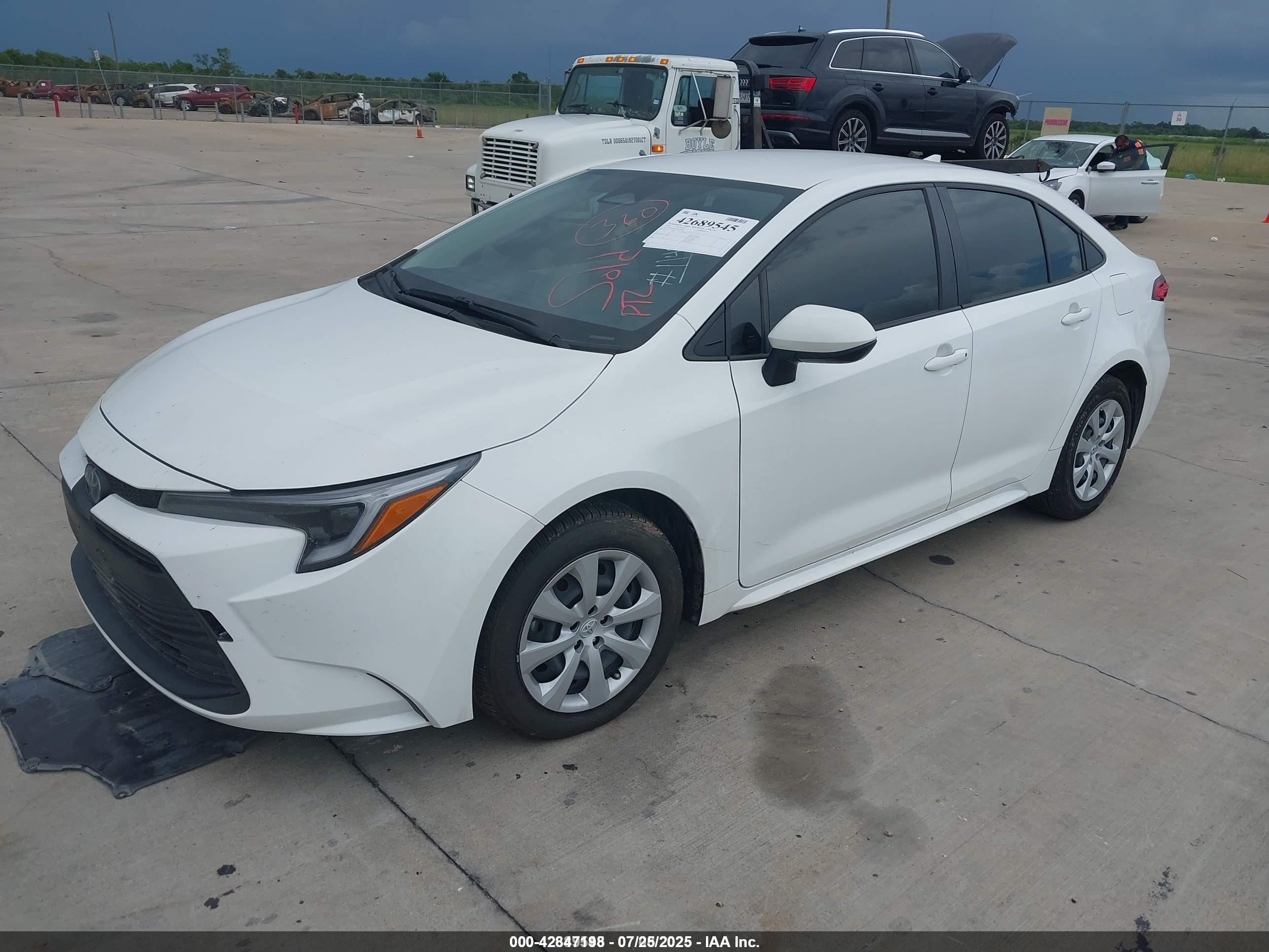 2024 Toyota Corolla Hybrid Le White vin: JTDBCMFEXR3054850